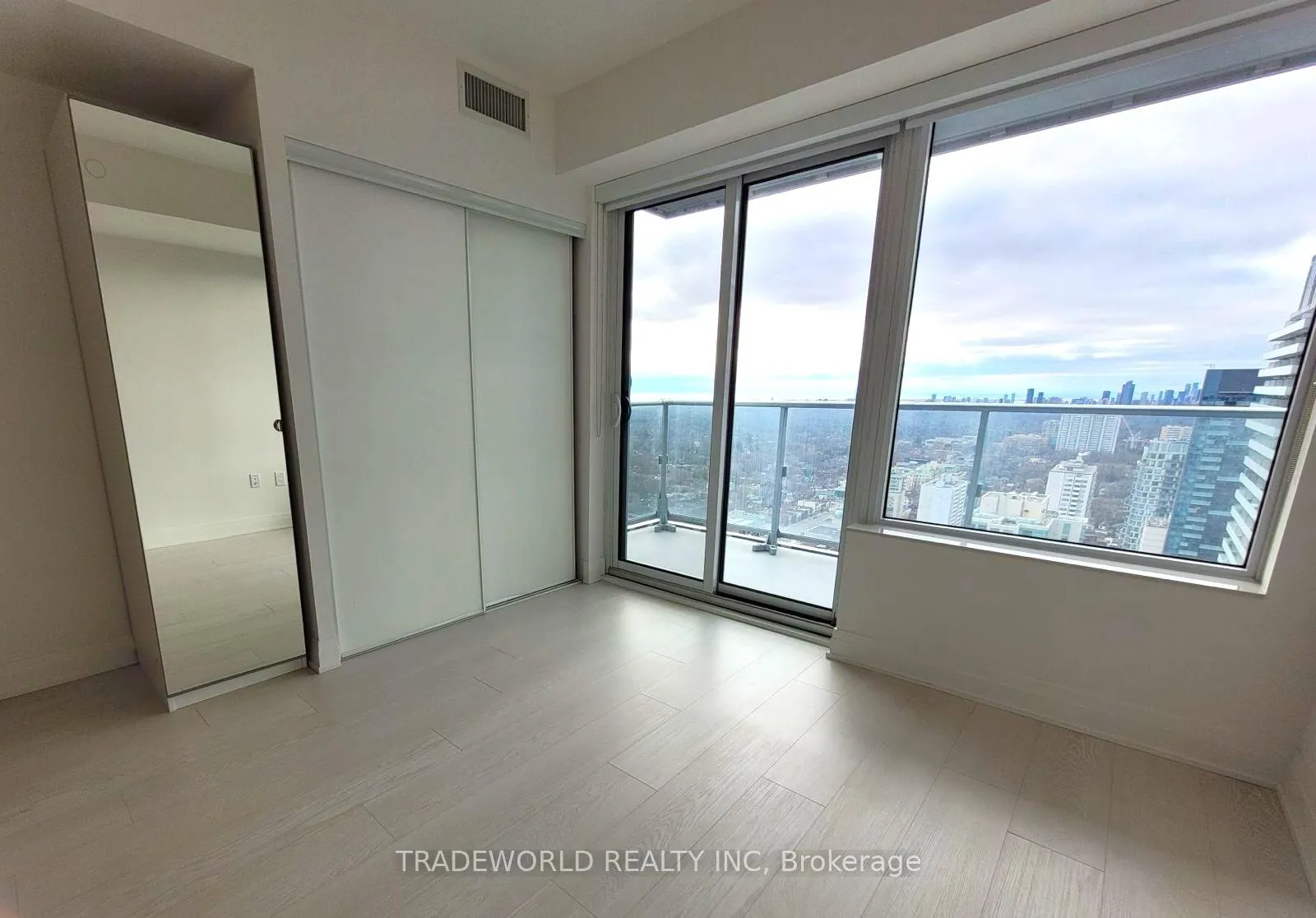Photo 8 of Unit 3604, 195 Redpath Avenue, Toronto, Mount Pleasant West — HOMEH