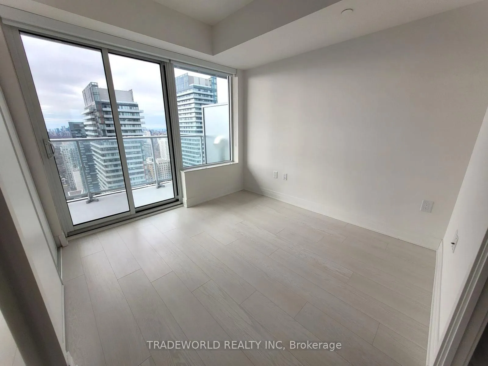 Photo 9 of Unit 3604, 195 Redpath Avenue, Toronto, Mount Pleasant West — HOMEH