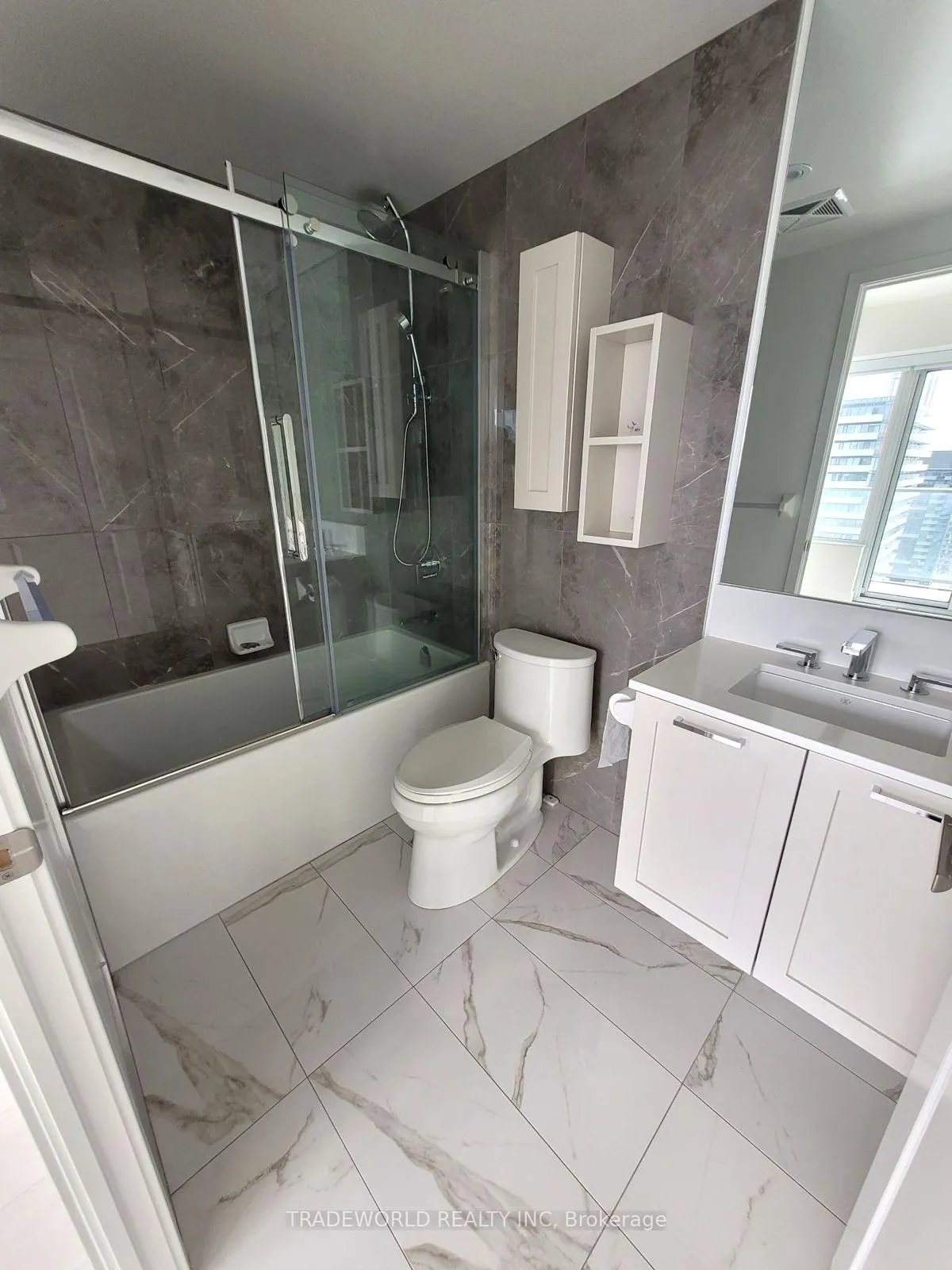 Photo 13 of Unit 3604, 195 Redpath Avenue, Toronto, Mount Pleasant West — HOMEH