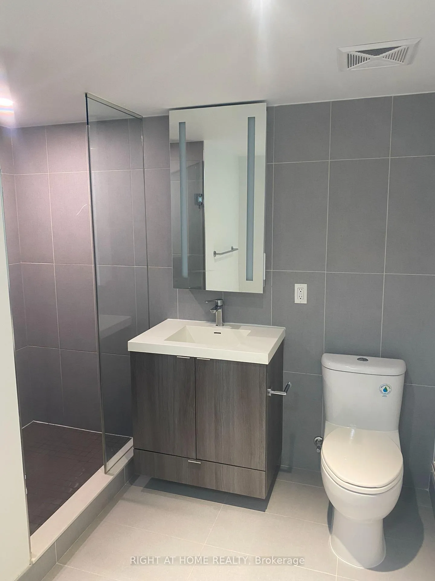 Photo 7 of Unit 2416, 585 Bloor Street E, Toronto, North St. James Town — HOMEH