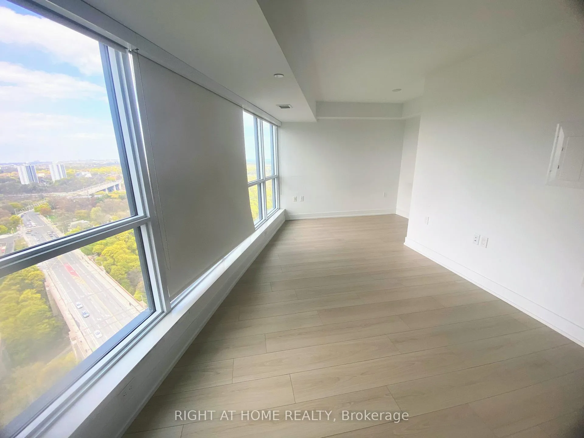 Photo 11 of Unit 2416, 585 Bloor Street E, Toronto, North St. James Town — HOMEH