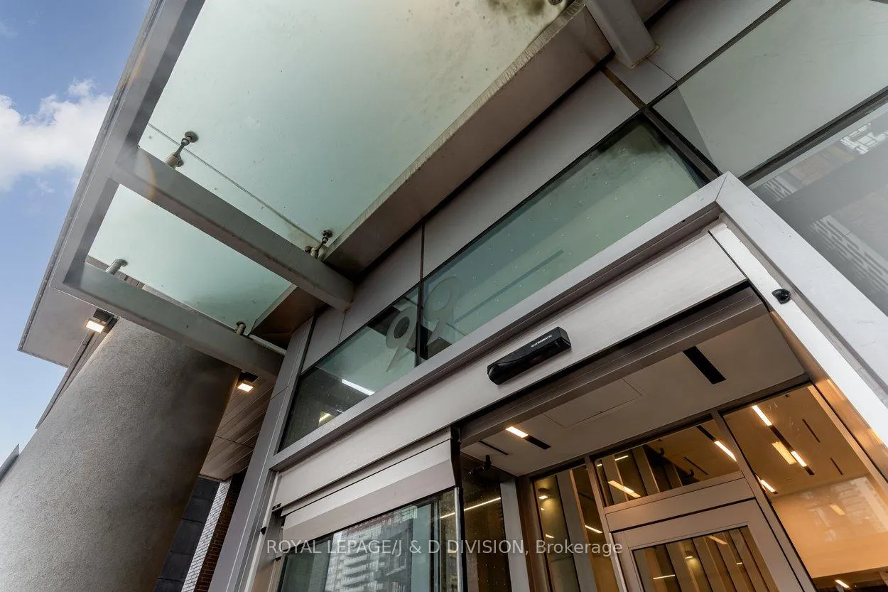 Photo 2 of Unit 1807, 99 Broadway Avenue, Toronto, Mount Pleasant West — HOMEH
