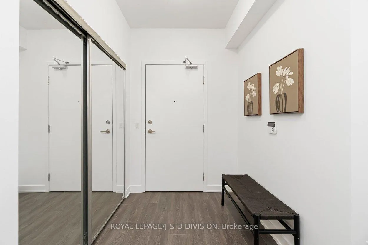 Photo 3 of Unit 1807, 99 Broadway Avenue, Toronto, Mount Pleasant West — HOMEH