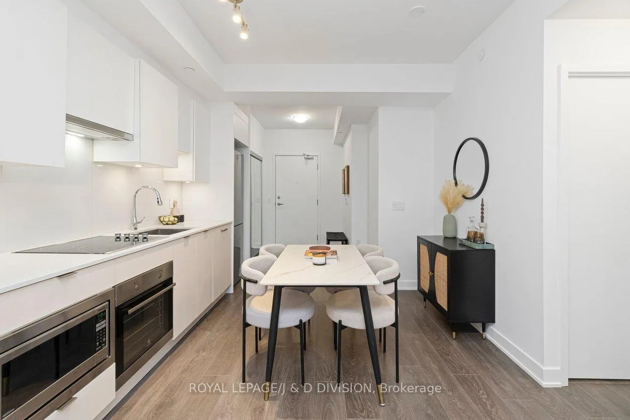 Photo 4 of Unit 1807, 99 Broadway Avenue, Toronto, Mount Pleasant West — HOMEH