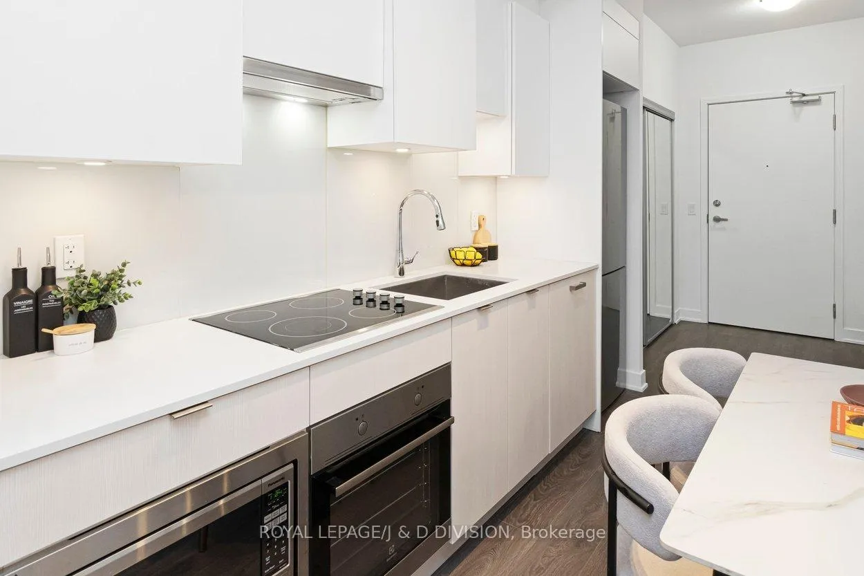 Photo 5 of Unit 1807, 99 Broadway Avenue, Toronto, Mount Pleasant West — HOMEH