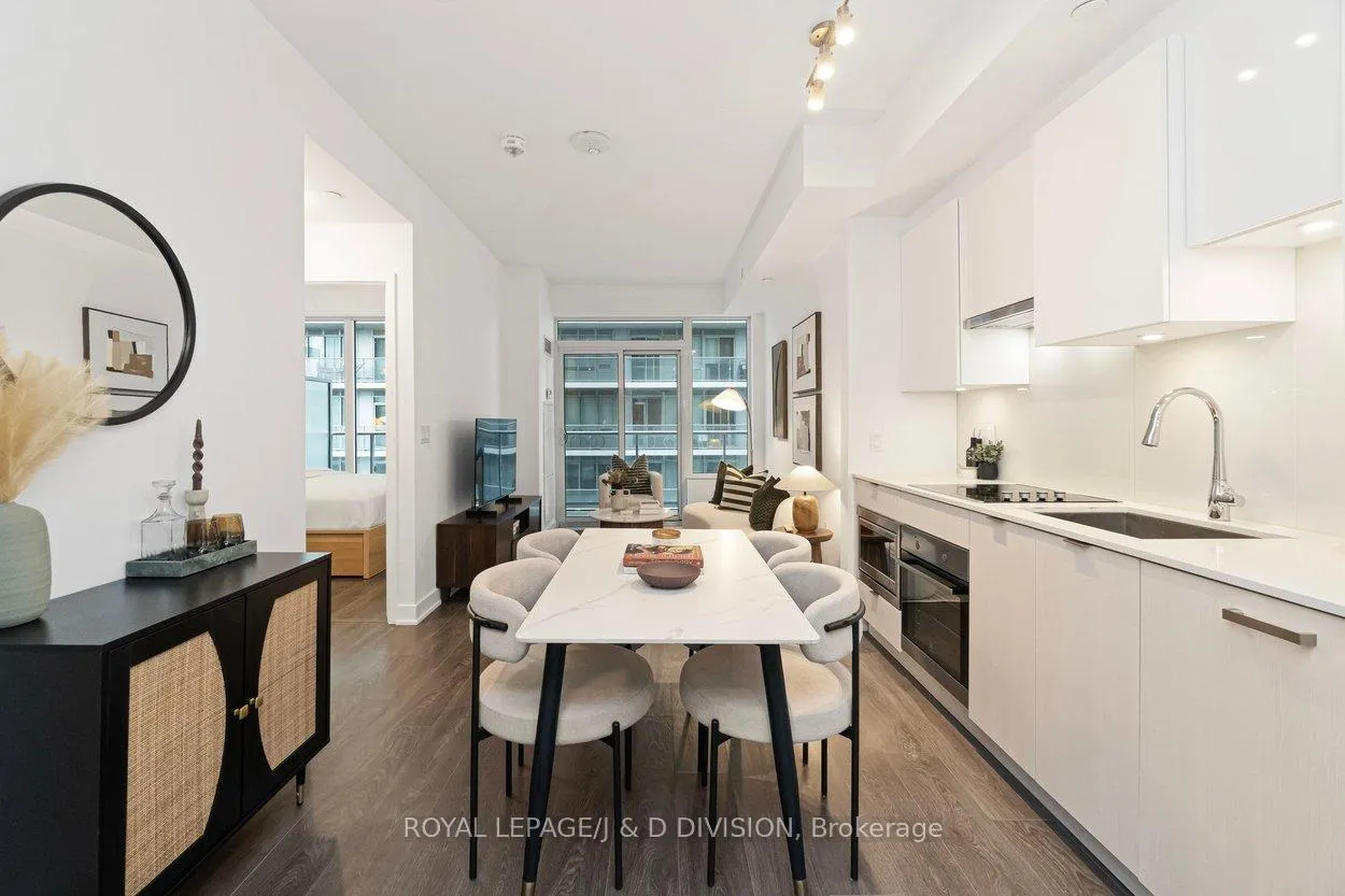 Photo 8 of Unit 1807, 99 Broadway Avenue, Toronto, Mount Pleasant West — HOMEH