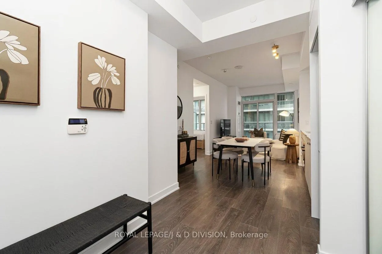 Photo 9 of Unit 1807, 99 Broadway Avenue, Toronto, Mount Pleasant West — HOMEH