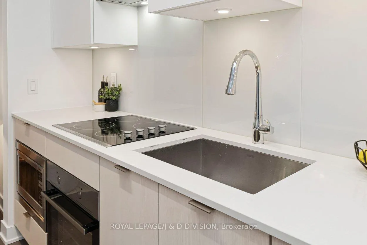 Photo 11 of Unit 1807, 99 Broadway Avenue, Toronto, Mount Pleasant West — HOMEH