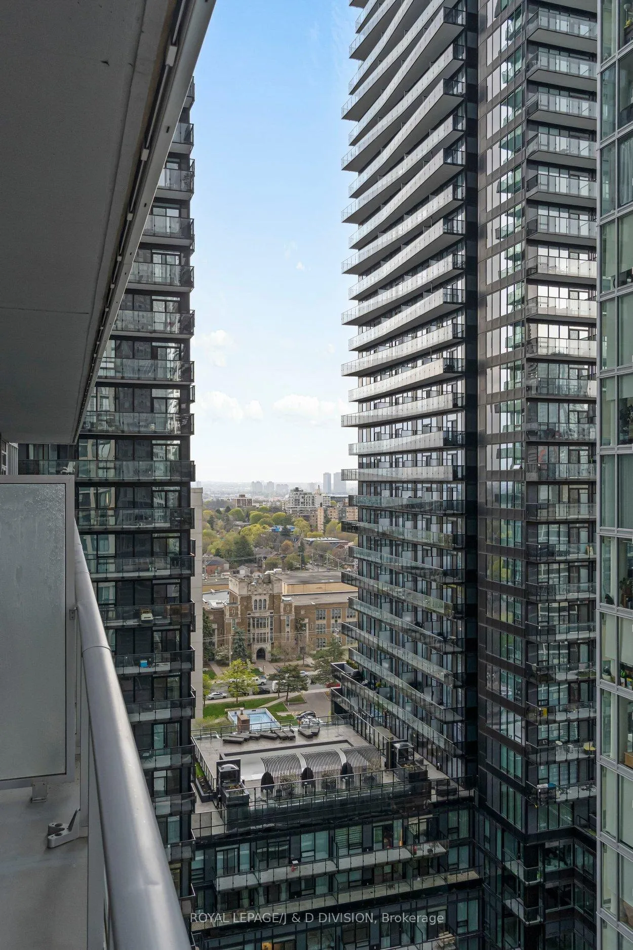 Photo 32 of Unit 1807, 99 Broadway Avenue, Toronto, Mount Pleasant West — HOMEH