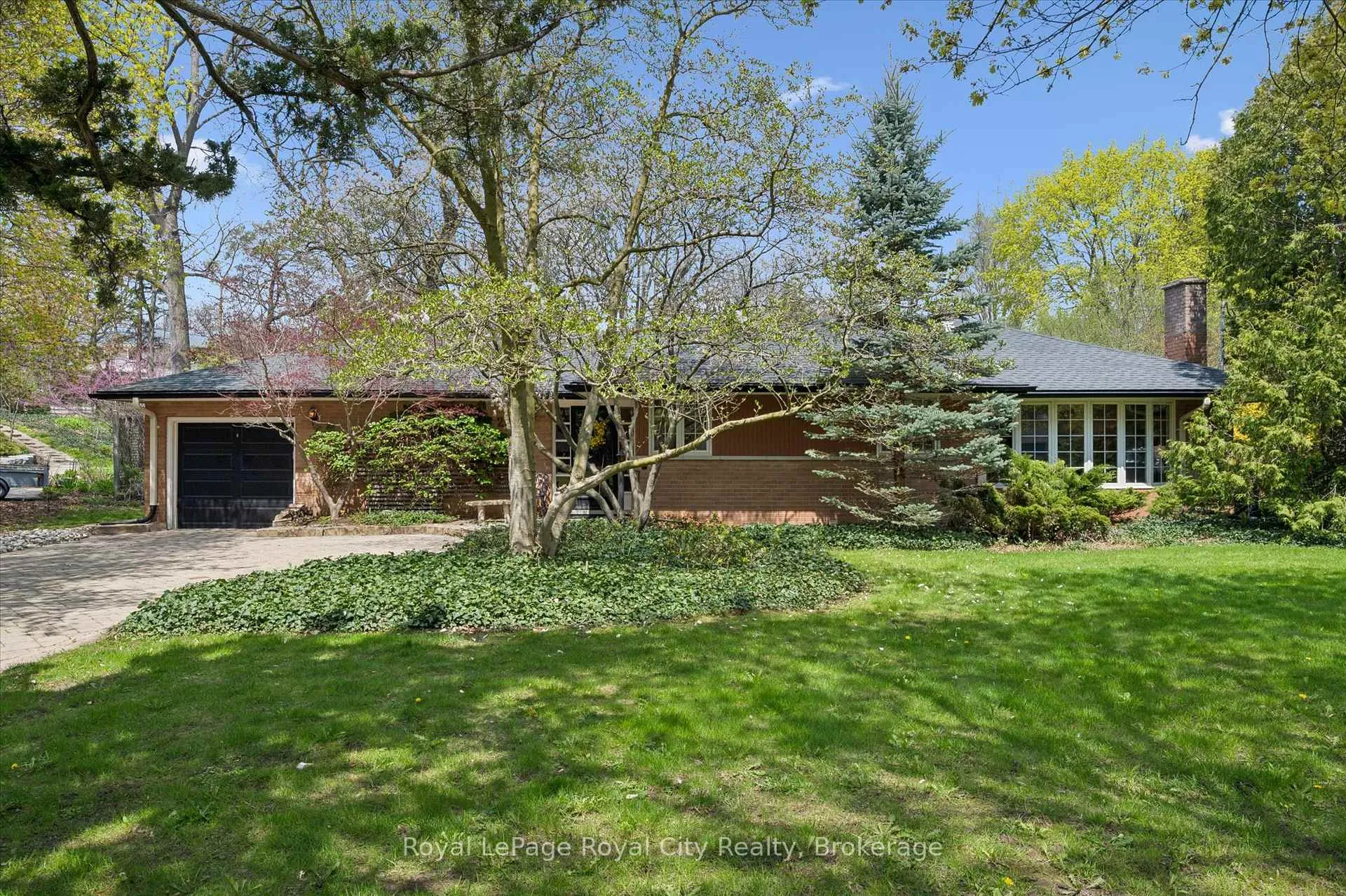 Photo 1 of 29 Lynwood Place, Guelph, Dovercliffe Park/Old University — HOMEH