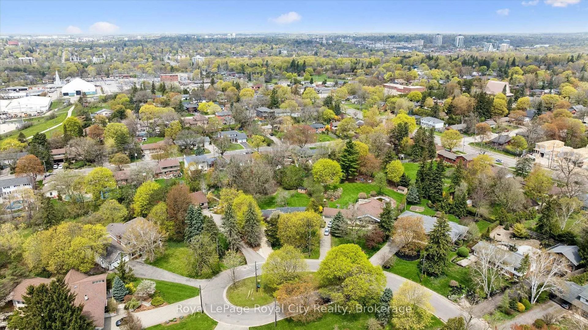 Photo 3 of 29 Lynwood Place, Guelph, Dovercliffe Park/Old University — HOMEH