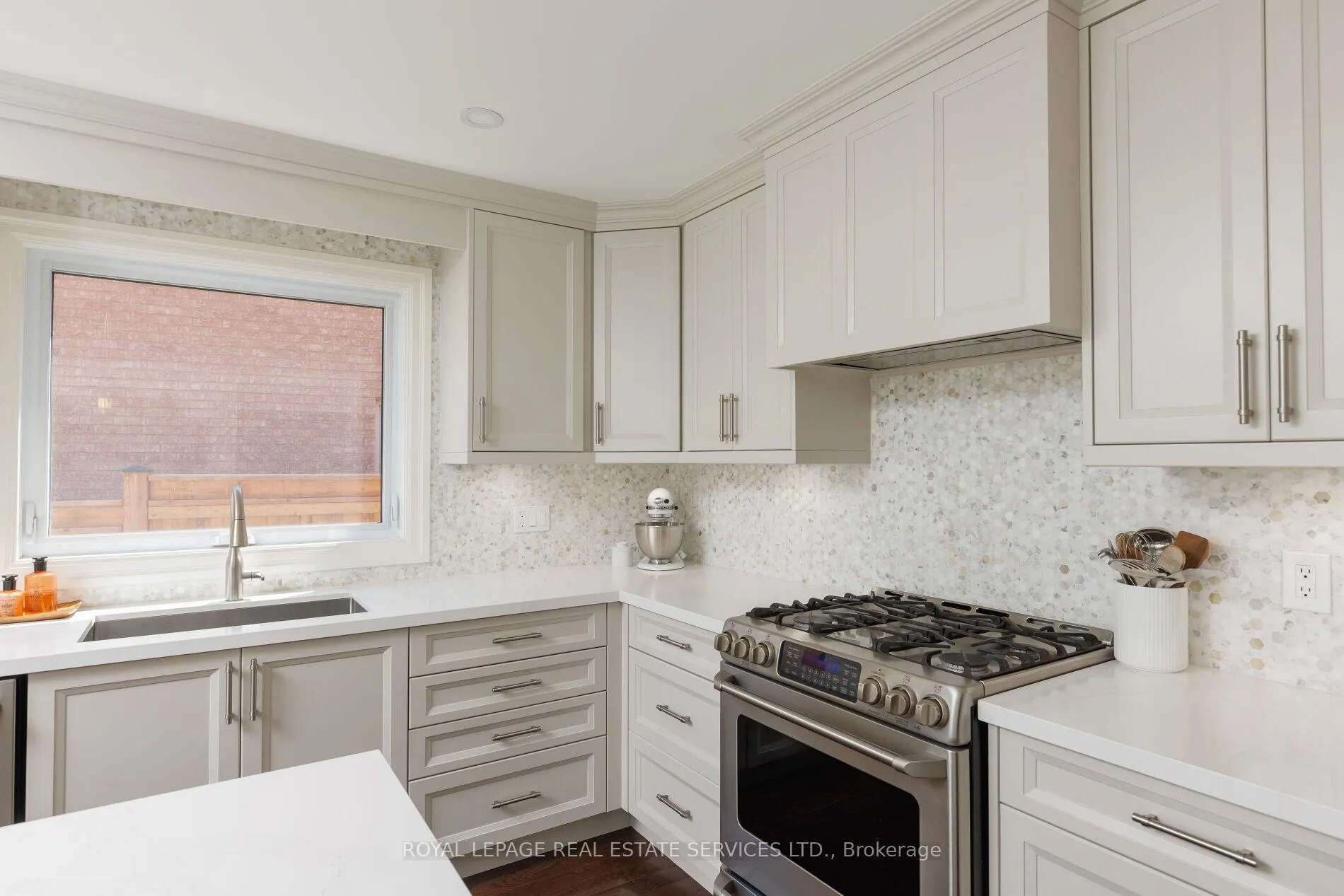 Photo 10 of 1193 Bowman Drive, Oakville, Glen Abbey — HOMEH