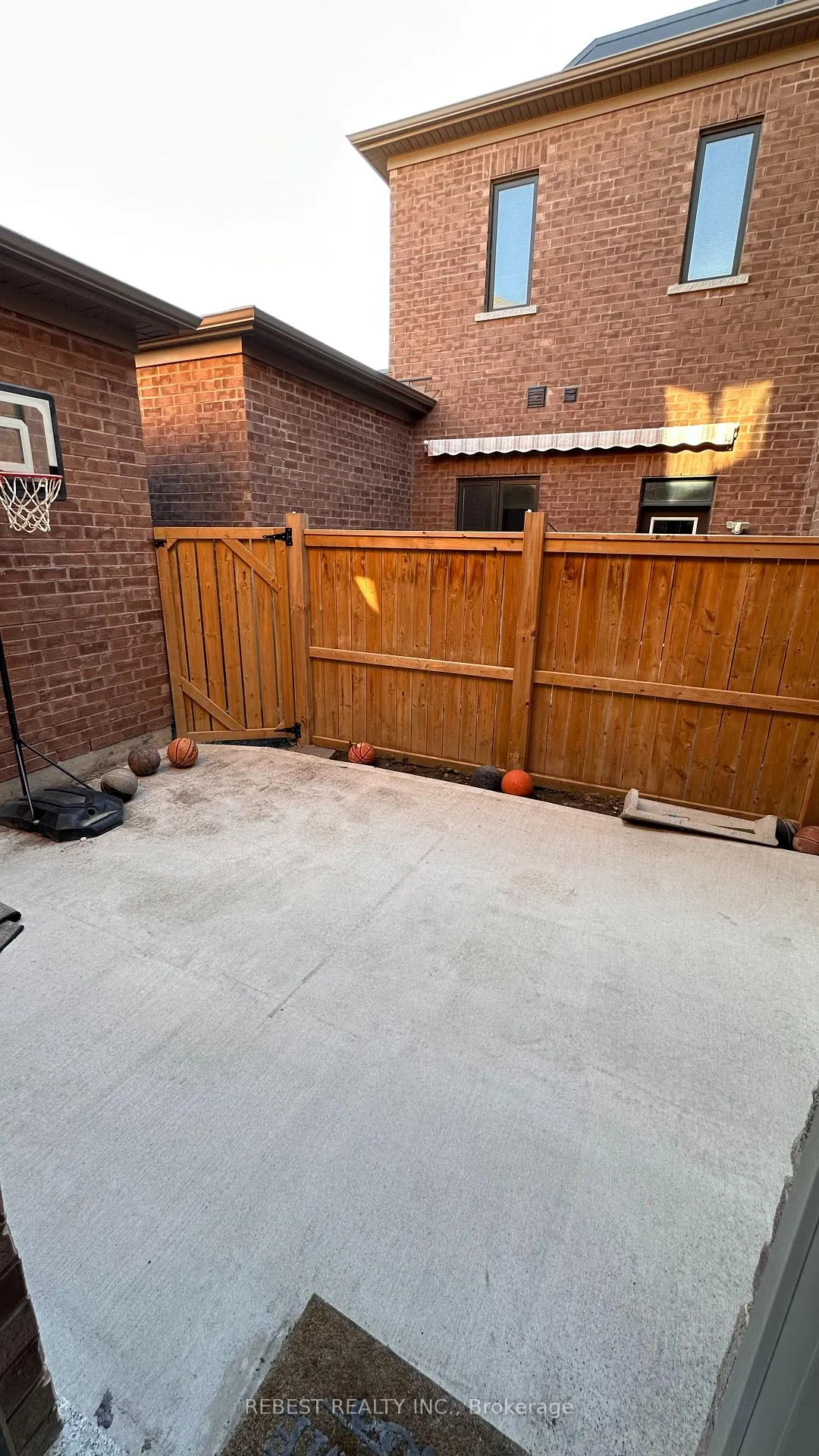 Photo 10 of 220 Coronation Road, Whitby, Williamsburg — HOMEH