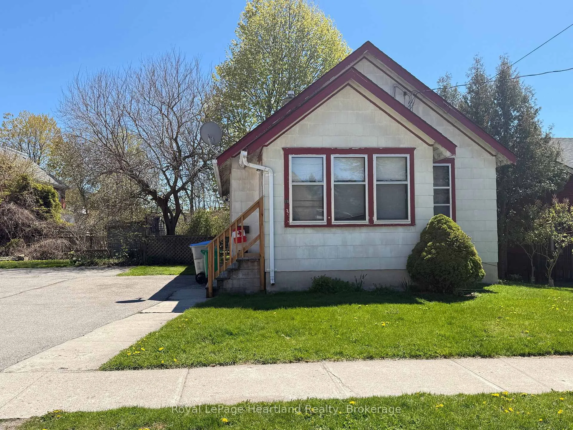 Photo 2 of 15 Nelson Street W, Goderich, Goderich (Town) — HOMEH