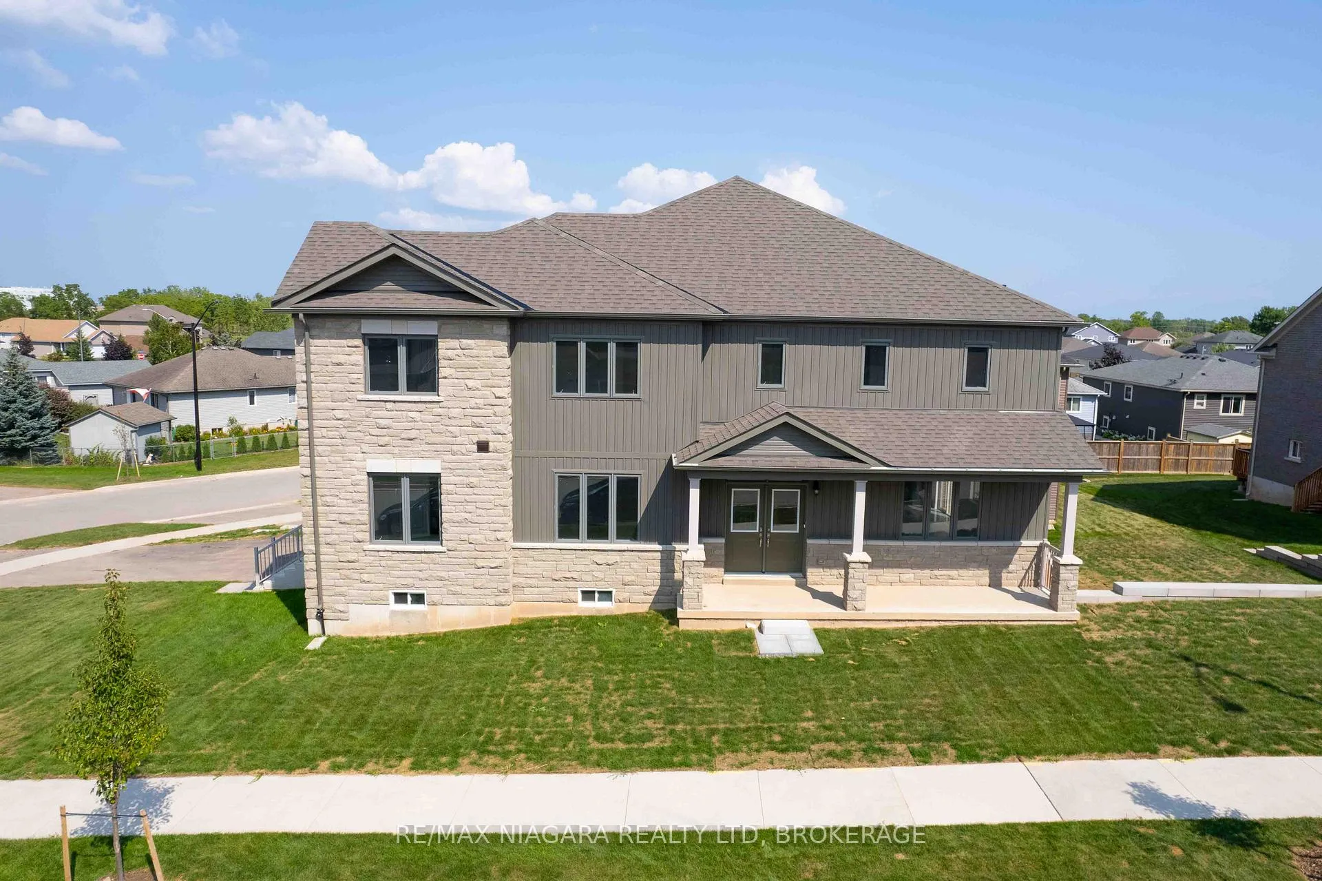 Photo 3 of 25 Oriole Crescent, Port Colborne, Main Street — HOMEH