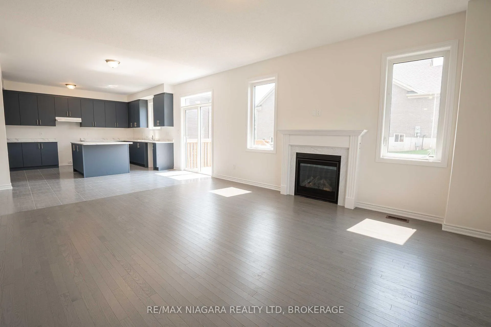 Photo 4 of 25 Oriole Crescent, Port Colborne, Main Street — HOMEH