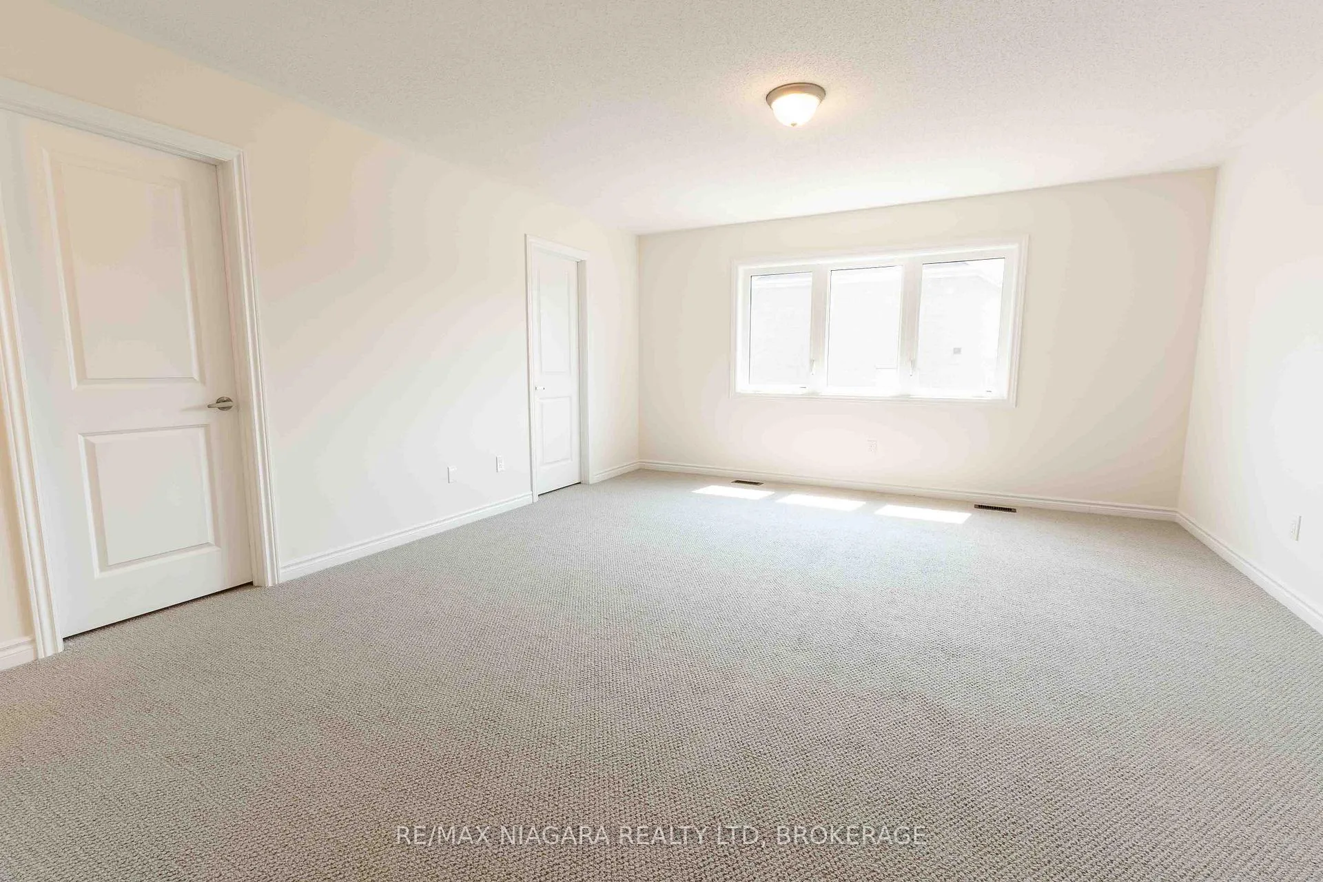 Photo 12 of 25 Oriole Crescent, Port Colborne, Main Street — HOMEH