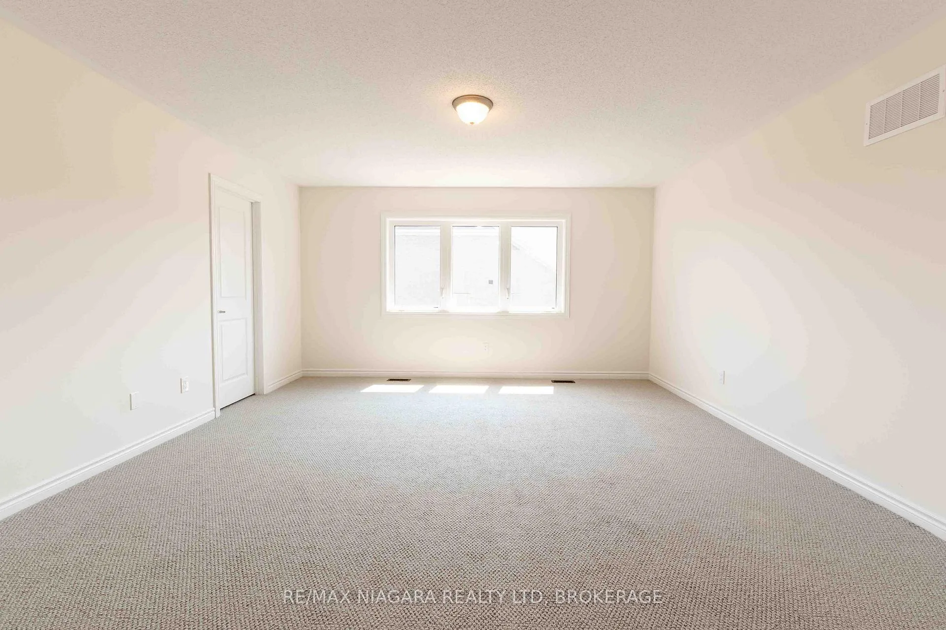 Photo 13 of 25 Oriole Crescent, Port Colborne, Main Street — HOMEH