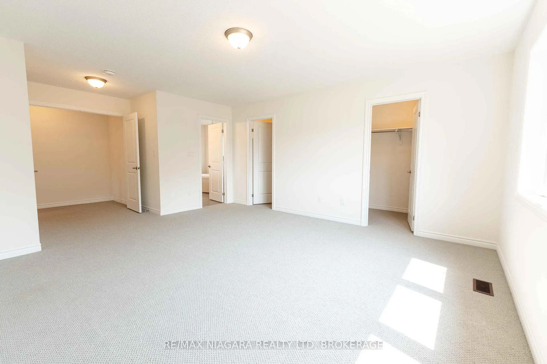 Photo 14 of 25 Oriole Crescent, Port Colborne, Main Street — HOMEH