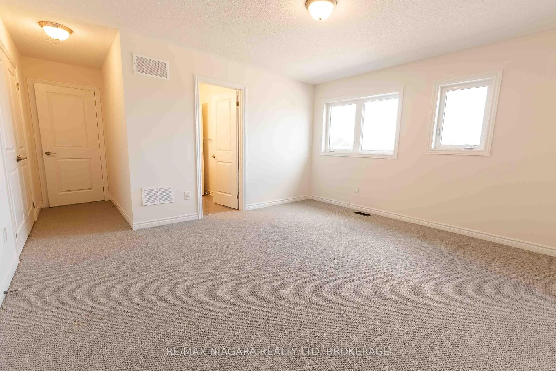 Photo 23 of 25 Oriole Crescent, Port Colborne, Main Street — HOMEH