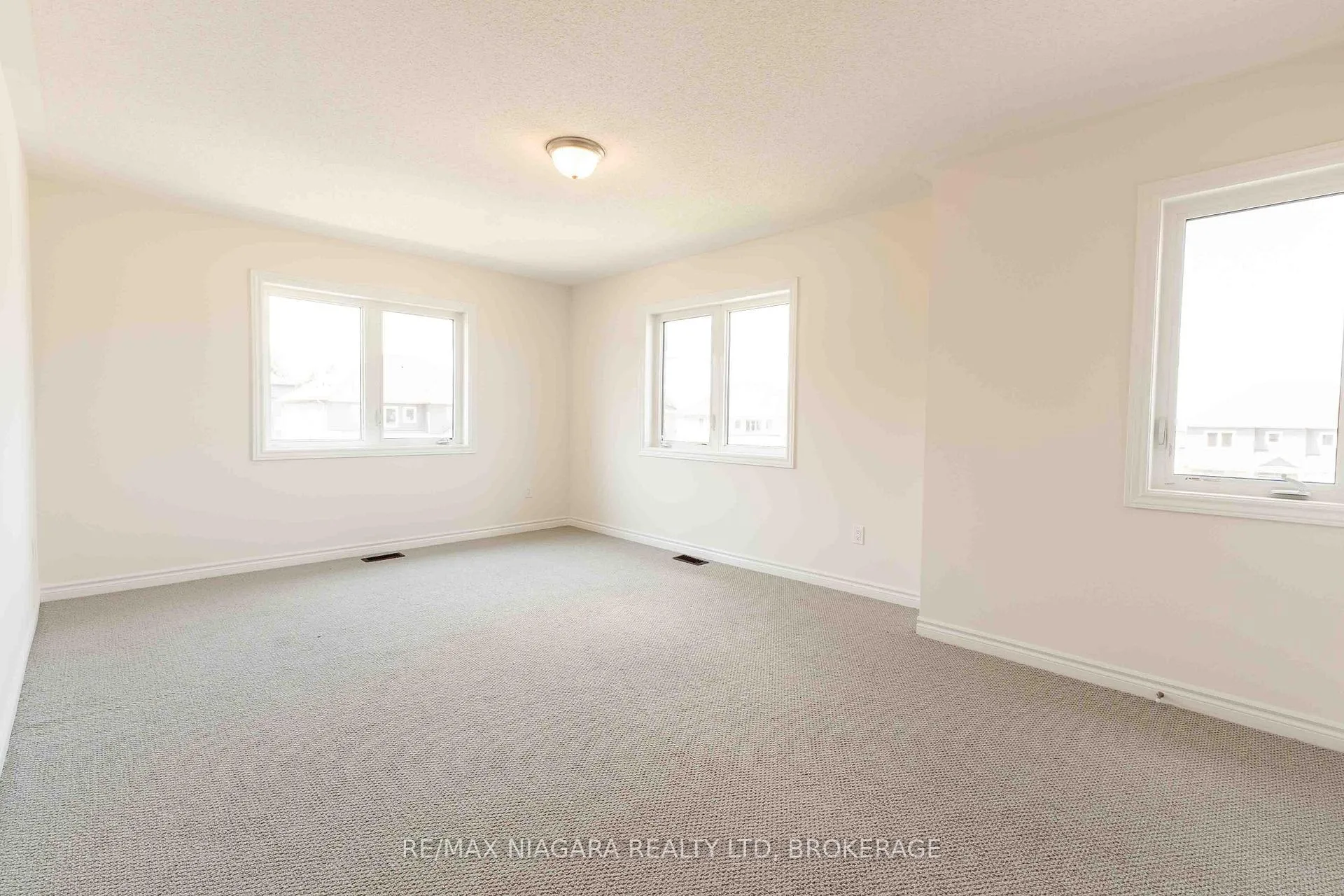Photo 27 of 25 Oriole Crescent, Port Colborne, Main Street — HOMEH