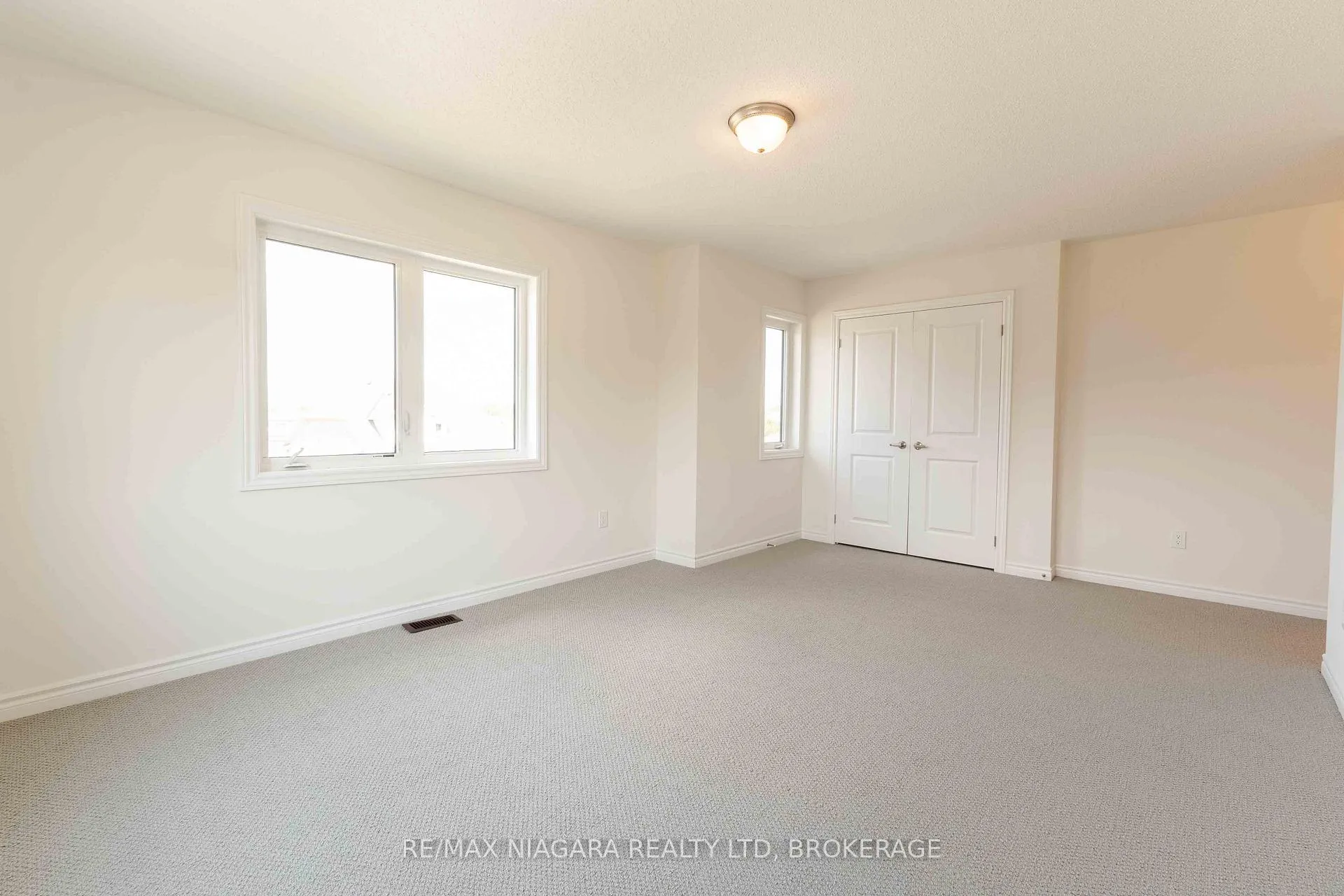Photo 28 of 25 Oriole Crescent, Port Colborne, Main Street — HOMEH