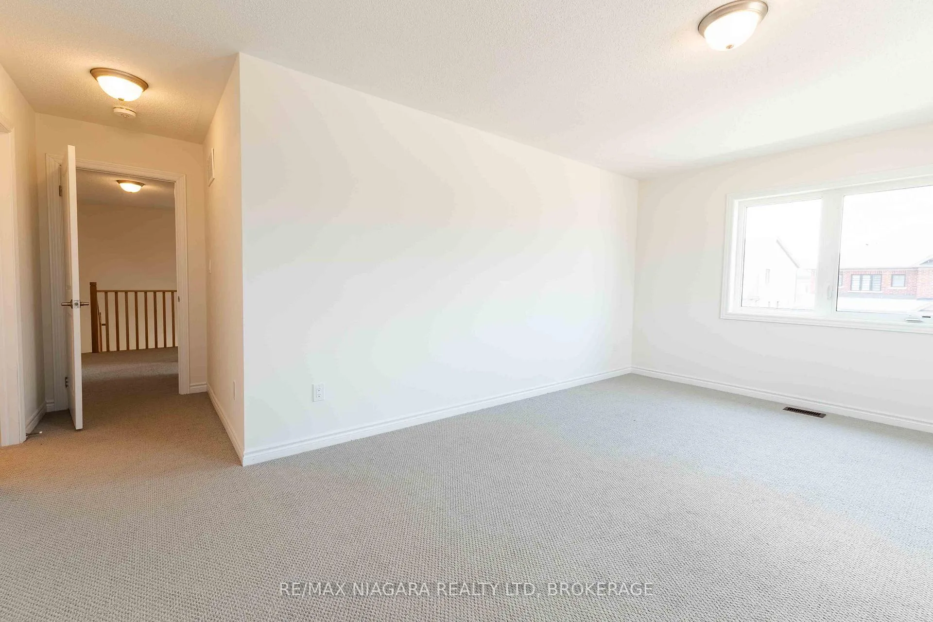 Photo 29 of 25 Oriole Crescent, Port Colborne, Main Street — HOMEH