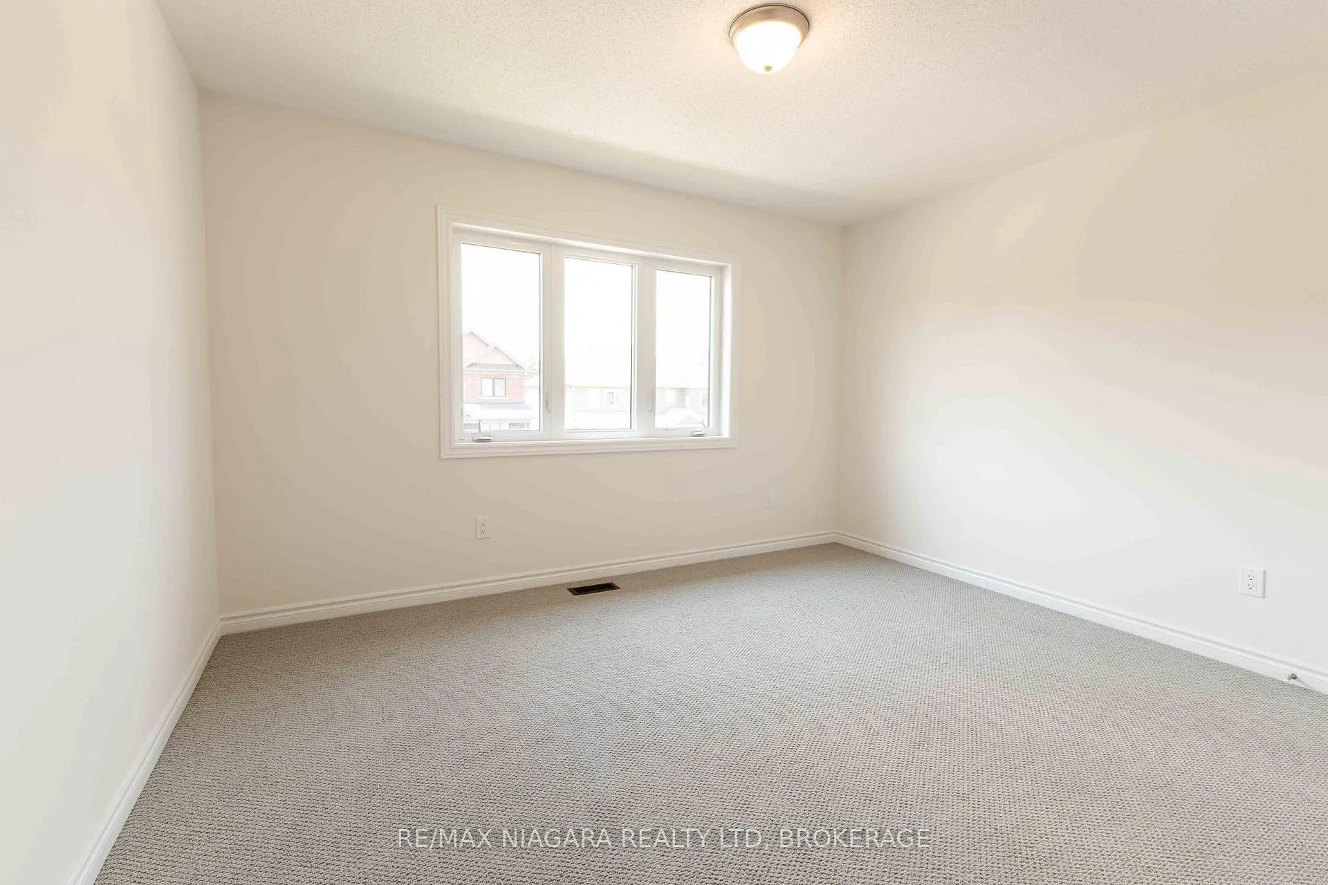 Photo 31 of 25 Oriole Crescent, Port Colborne, Main Street — HOMEH