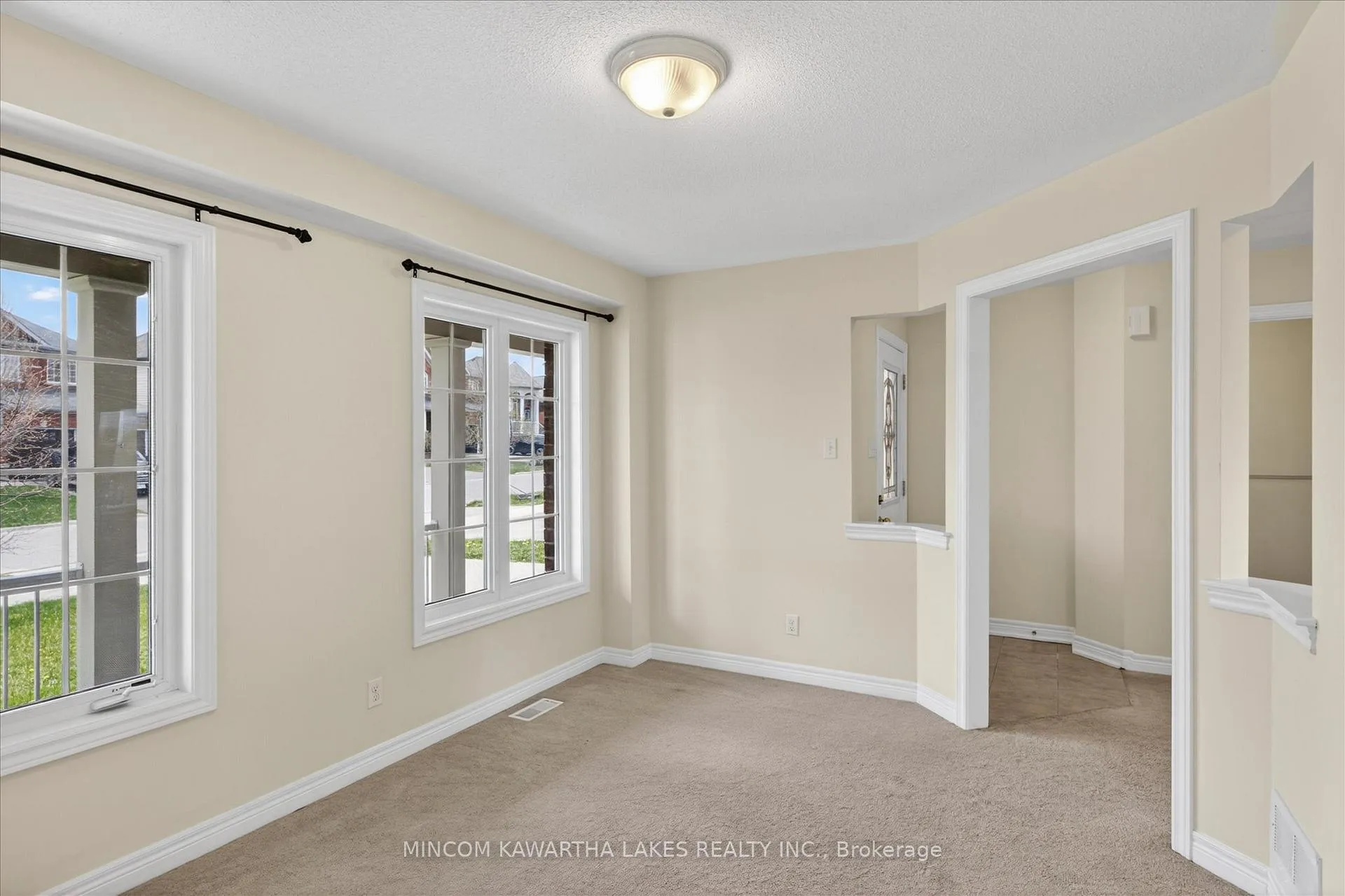 Photo 10 of 110 Farrier Crescent NE, Peterborough — HOMEH