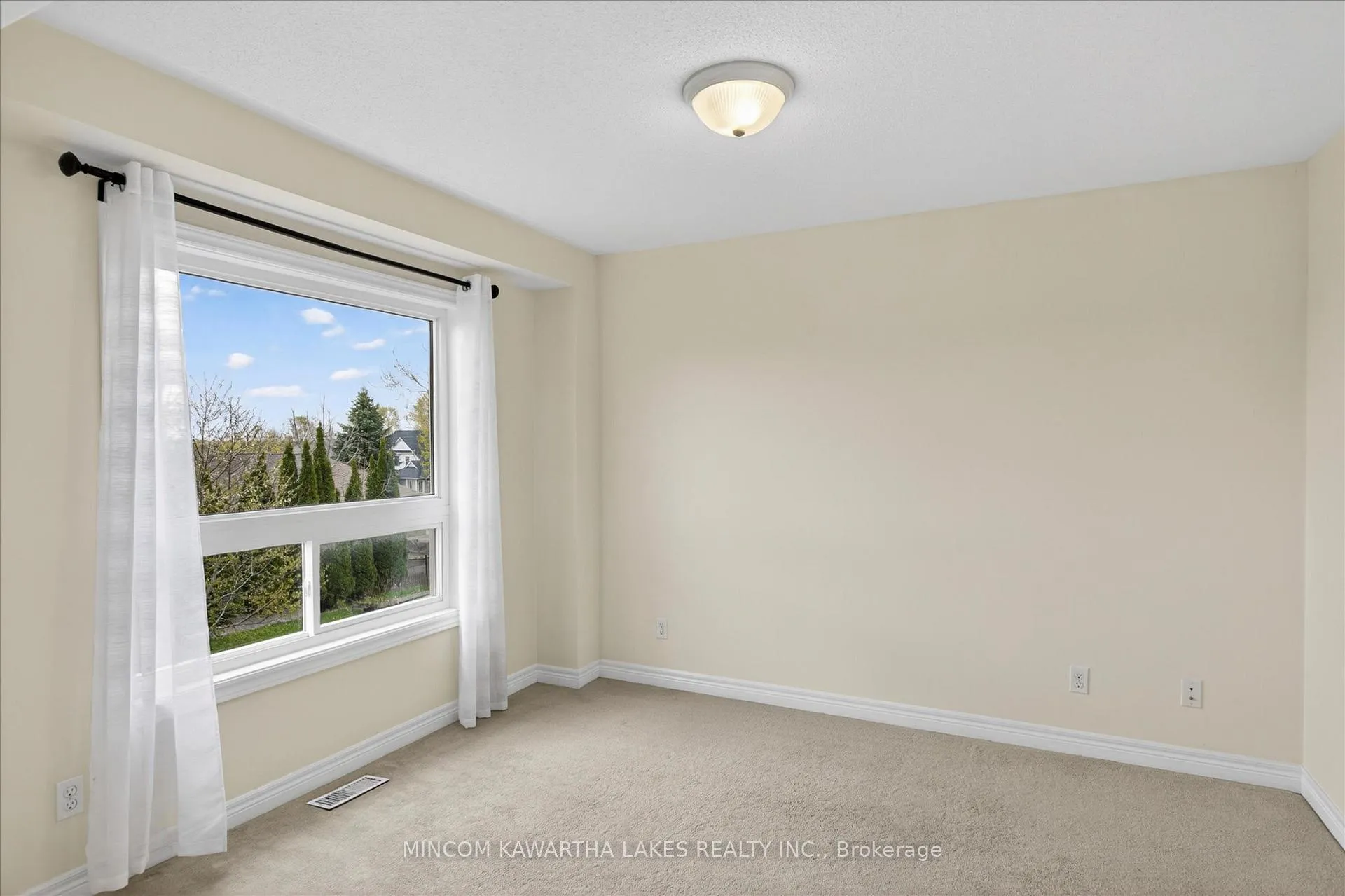 Photo 13 of 110 Farrier Crescent NE, Peterborough — HOMEH