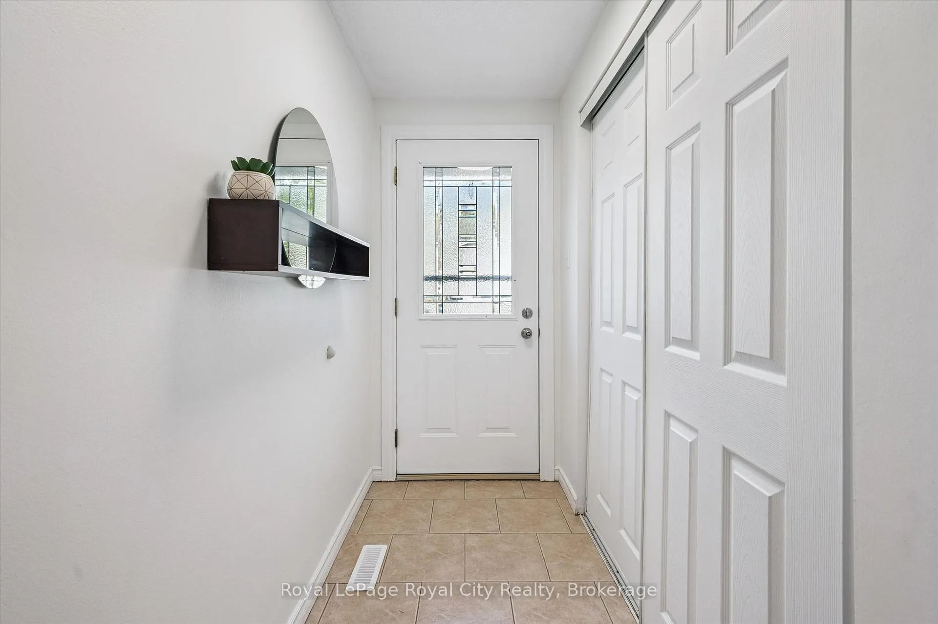 Photo 2 of Unit 42, 700 Paisley Road, Guelph, Willow West/Sugarbush/West Acres — HOMEH