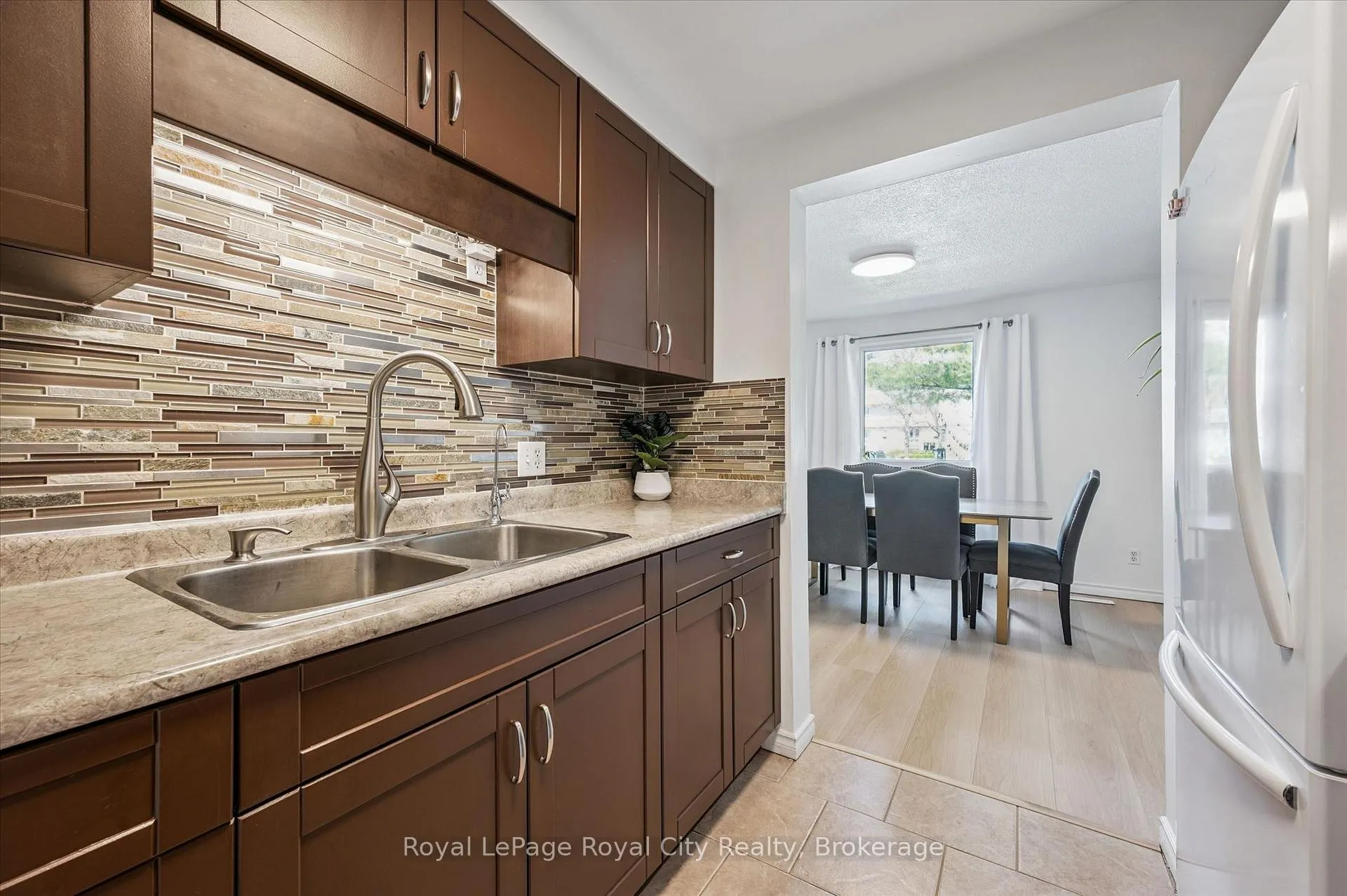Photo 6 of Unit 42, 700 Paisley Road, Guelph, Willow West/Sugarbush/West Acres — HOMEH