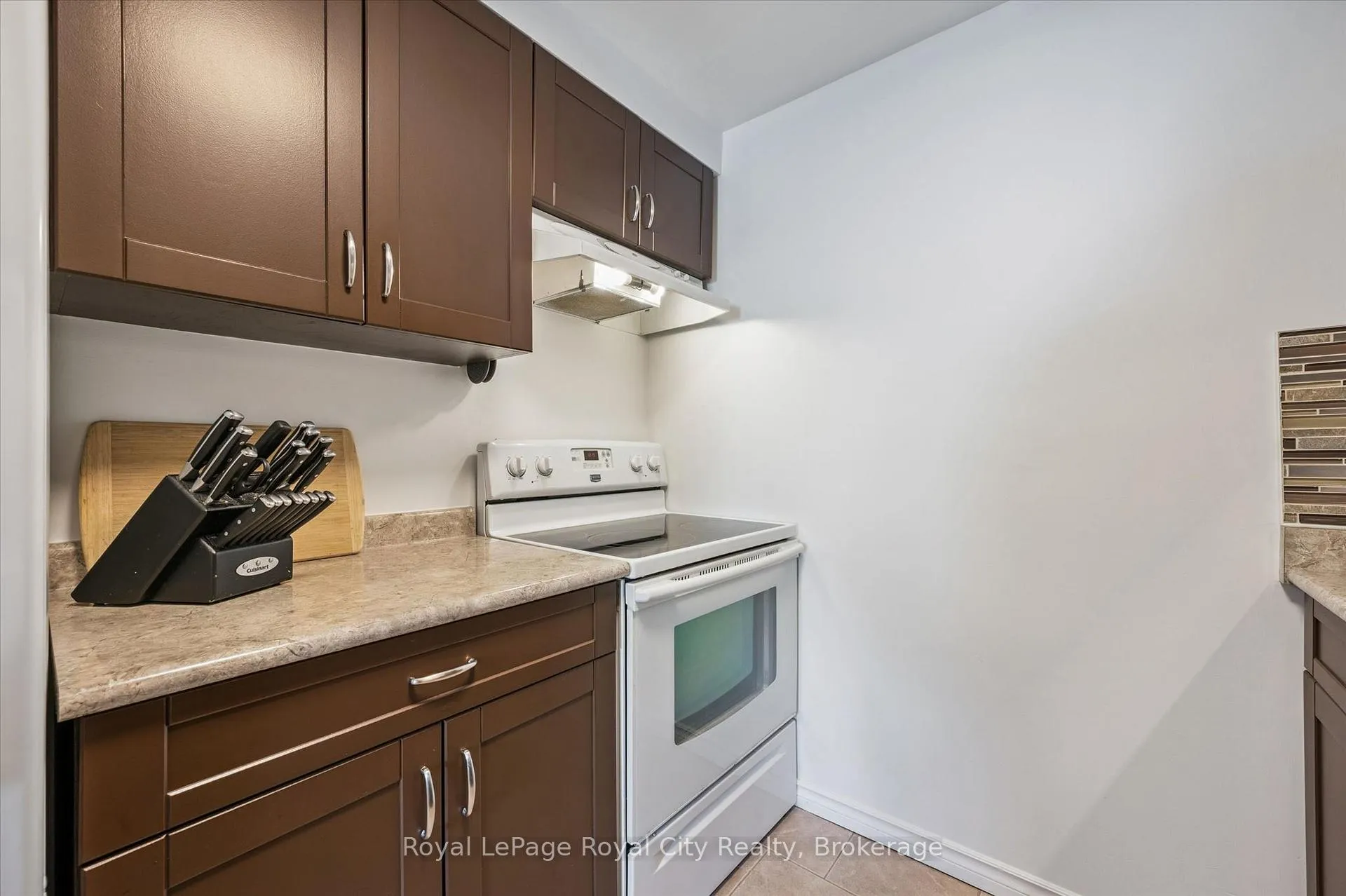 Photo 7 of Unit 42, 700 Paisley Road, Guelph, Willow West/Sugarbush/West Acres — HOMEH