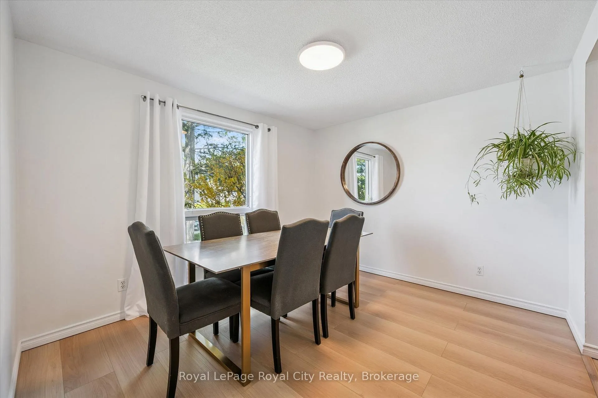 Photo 8 of Unit 42, 700 Paisley Road, Guelph, Willow West/Sugarbush/West Acres — HOMEH