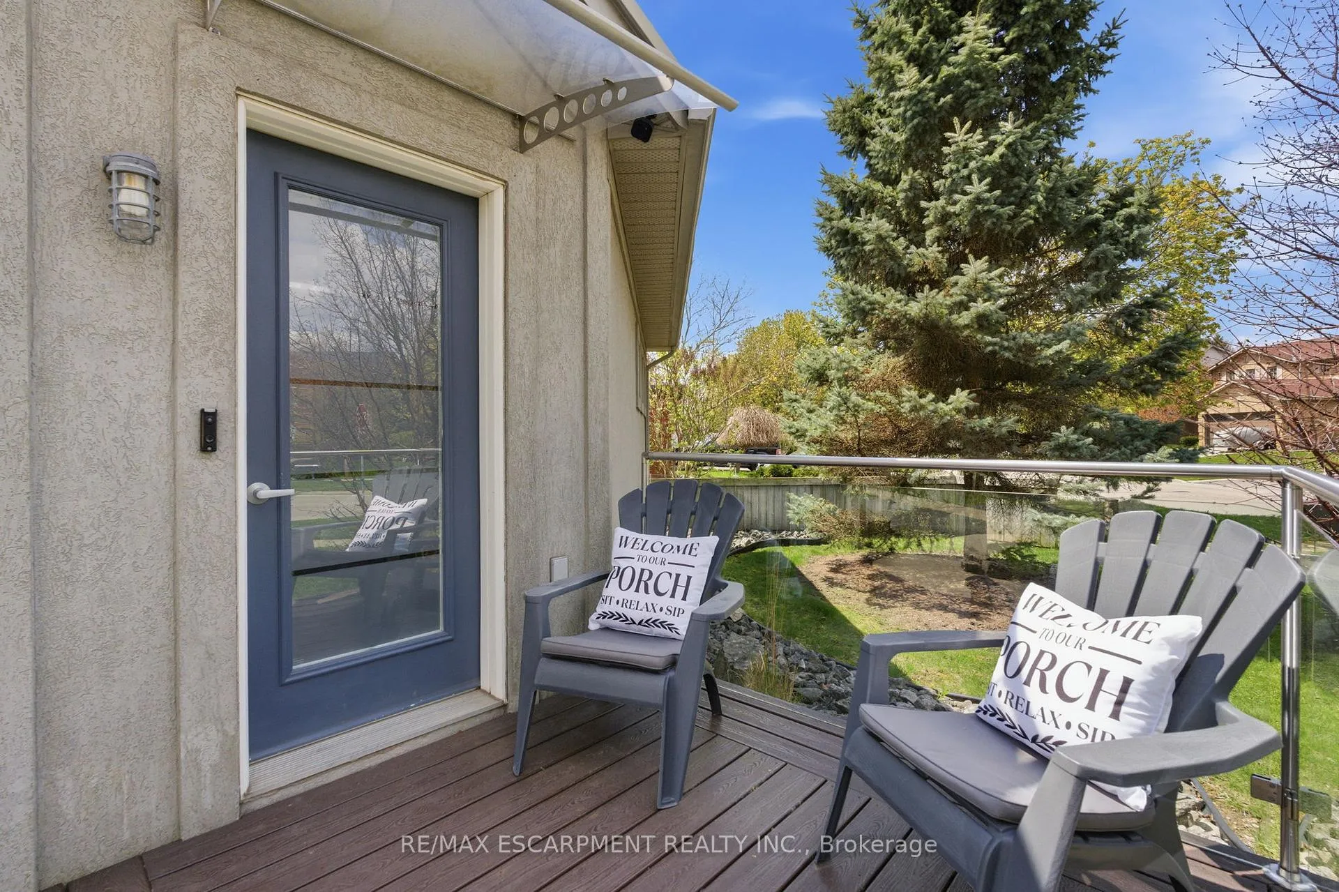 Photo 3 of 10 Rockhaven Lane, Hamilton, Waterdown — HOMEH