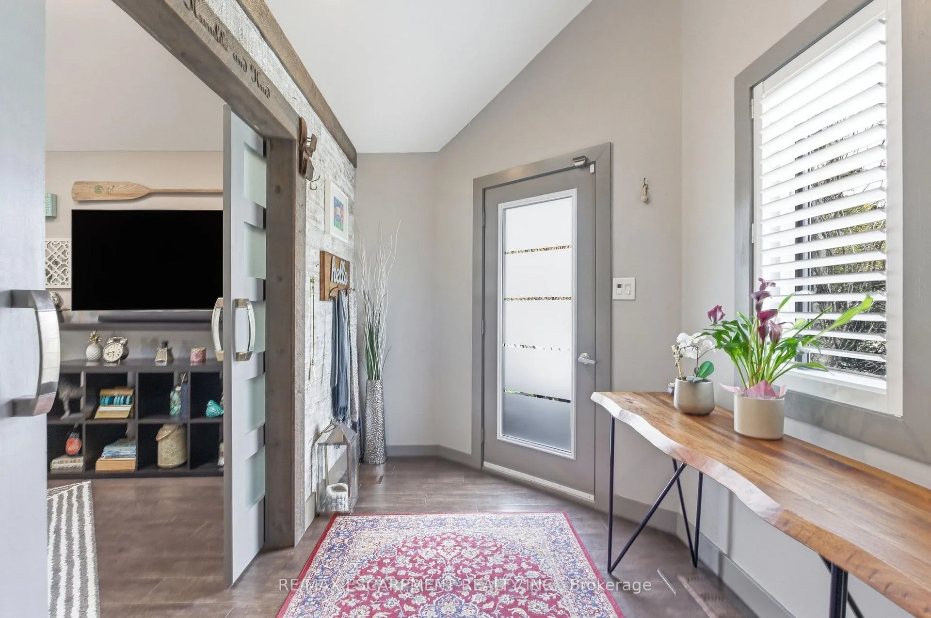 Photo 4 of 10 Rockhaven Lane, Hamilton, Waterdown — HOMEH