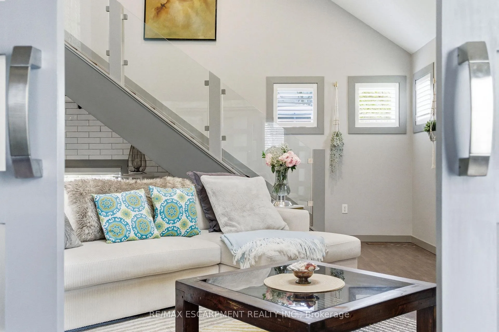 Photo 6 of 10 Rockhaven Lane, Hamilton, Waterdown — HOMEH