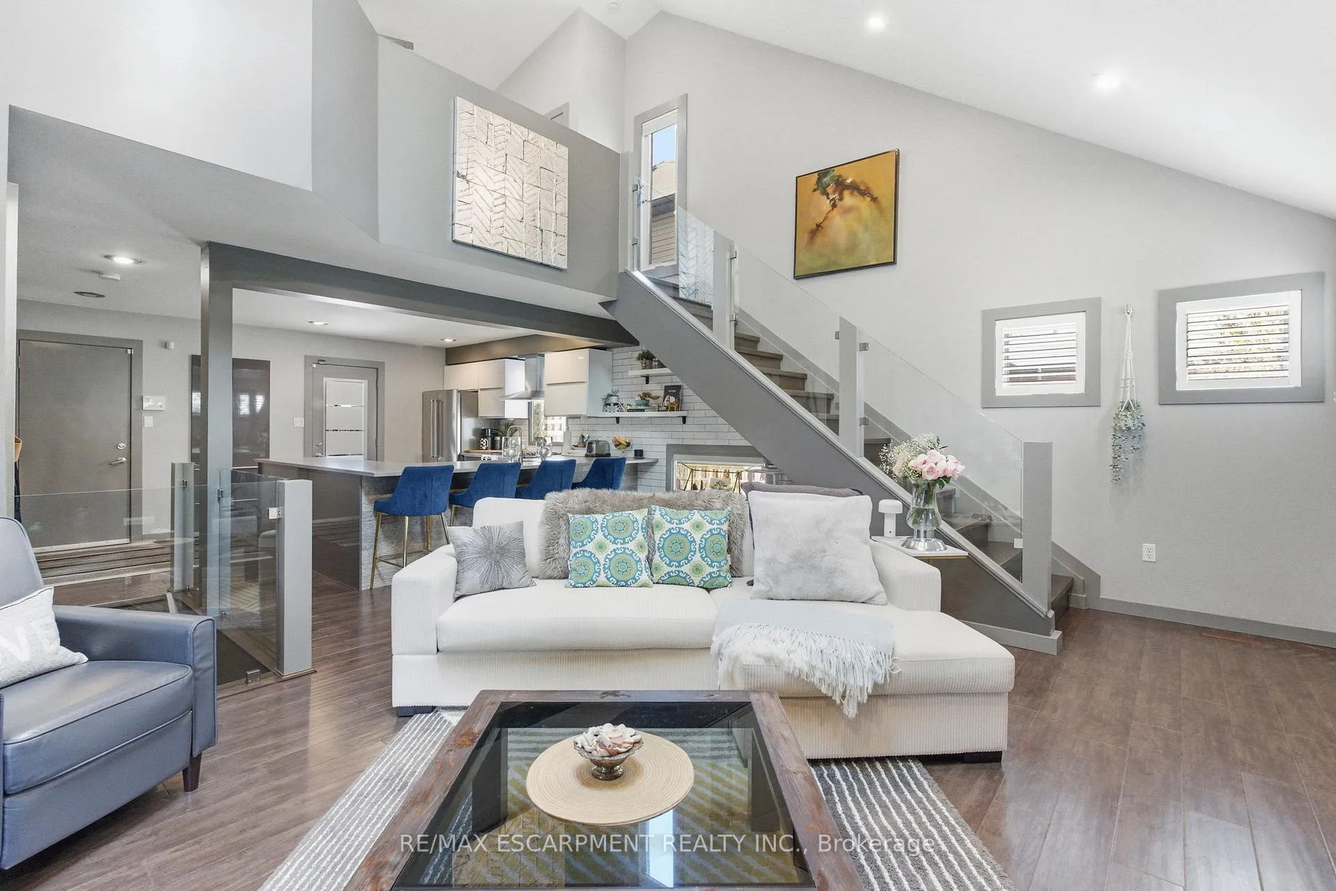 Photo 8 of 10 Rockhaven Lane, Hamilton, Waterdown — HOMEH
