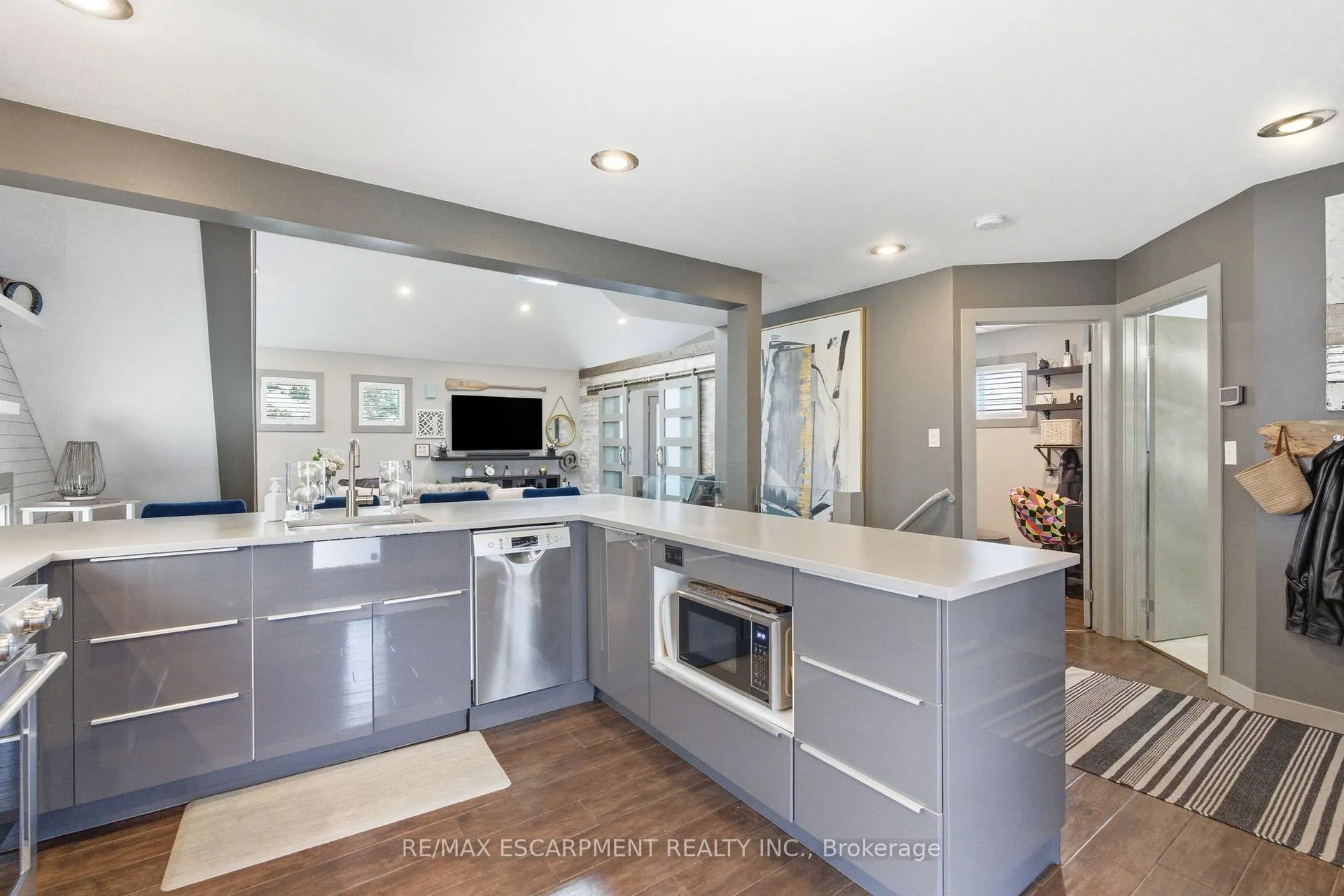 Photo 13 of 10 Rockhaven Lane, Hamilton, Waterdown — HOMEH