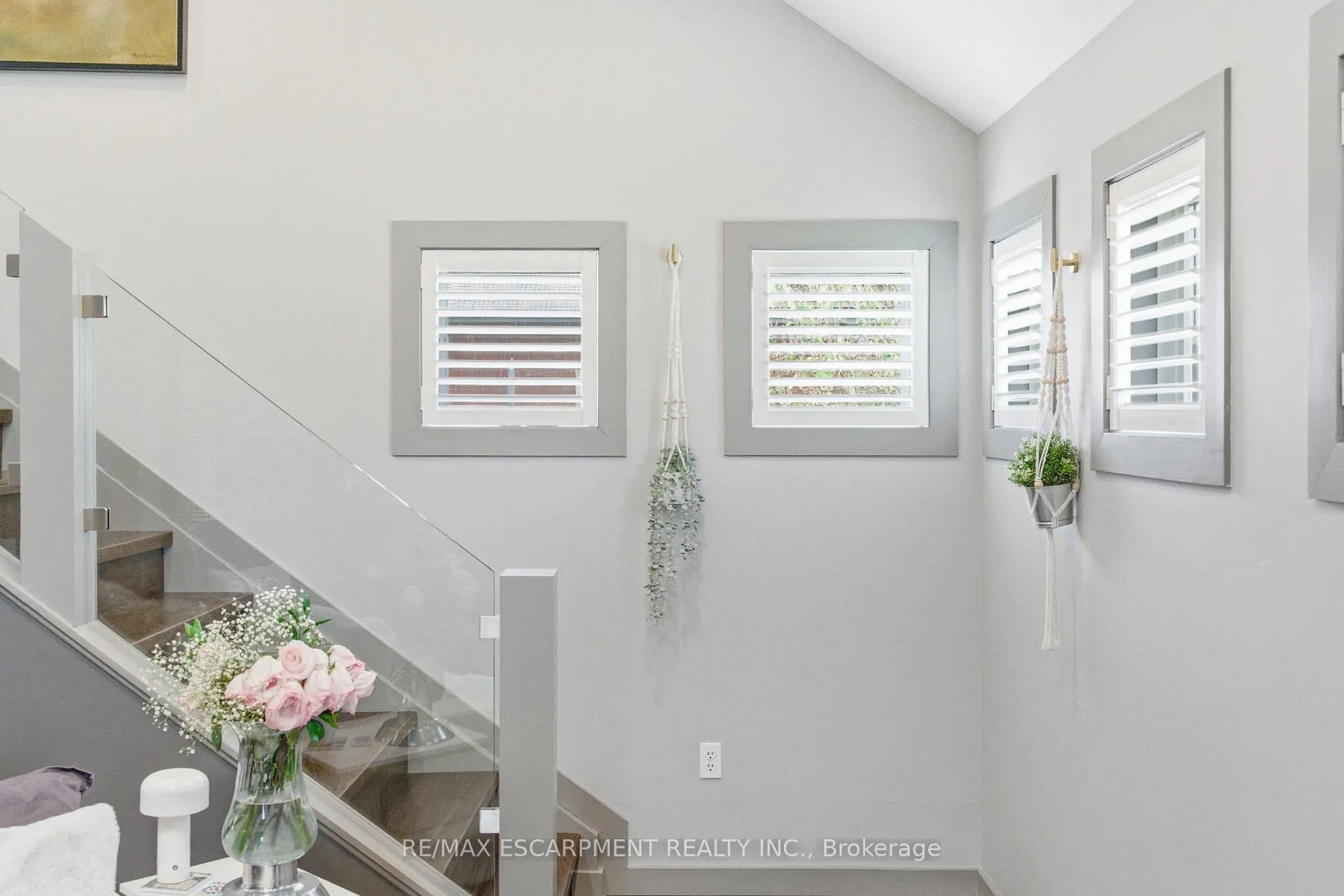 Photo 20 of 10 Rockhaven Lane, Hamilton, Waterdown — HOMEH