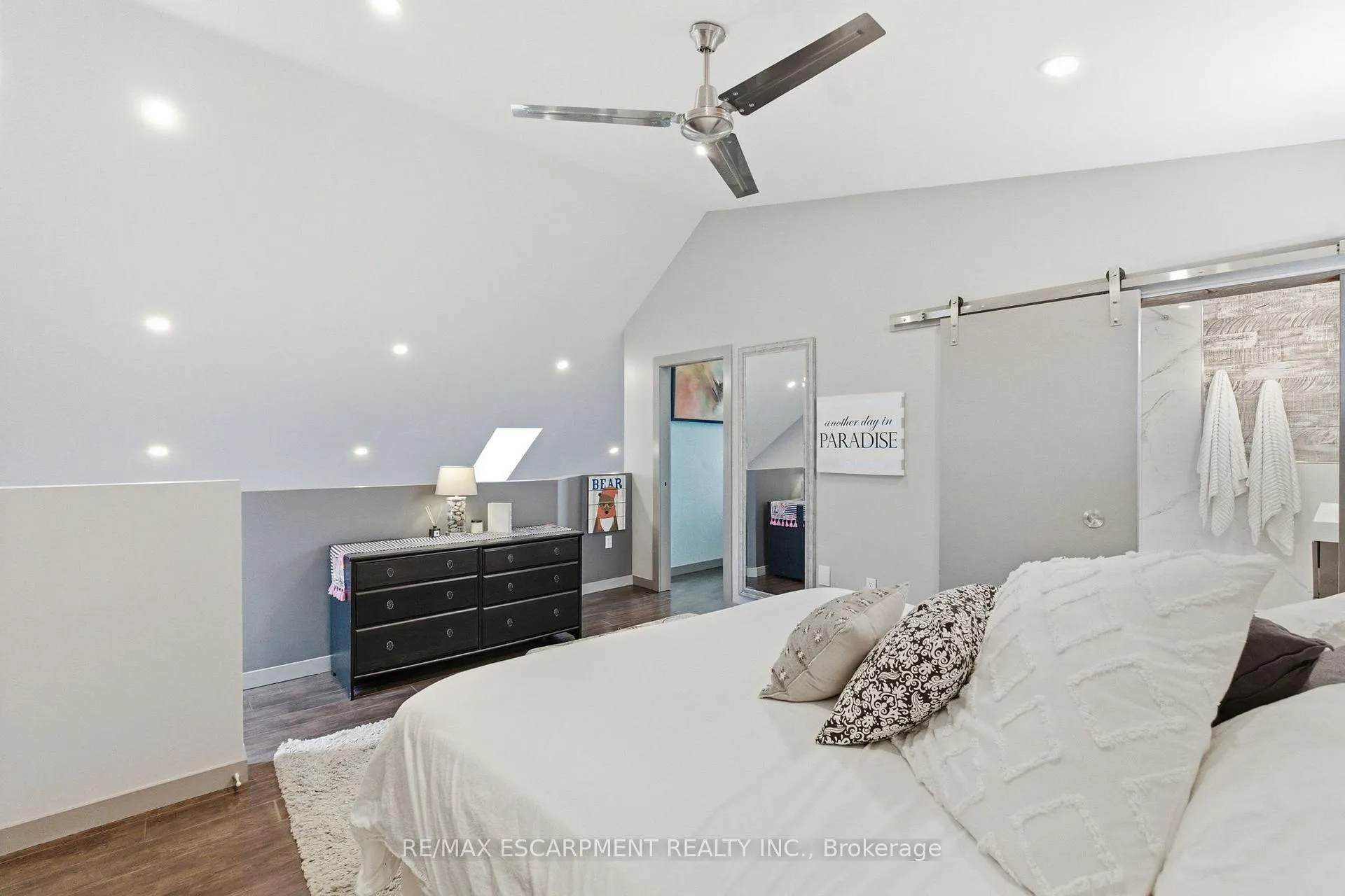 Photo 22 of 10 Rockhaven Lane, Hamilton, Waterdown — HOMEH
