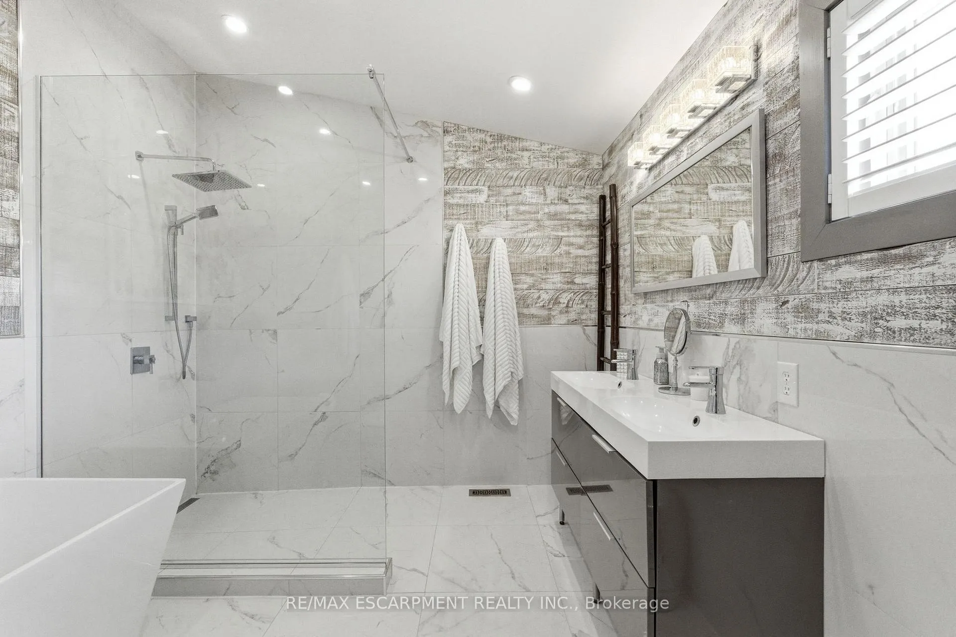 Photo 23 of 10 Rockhaven Lane, Hamilton, Waterdown — HOMEH