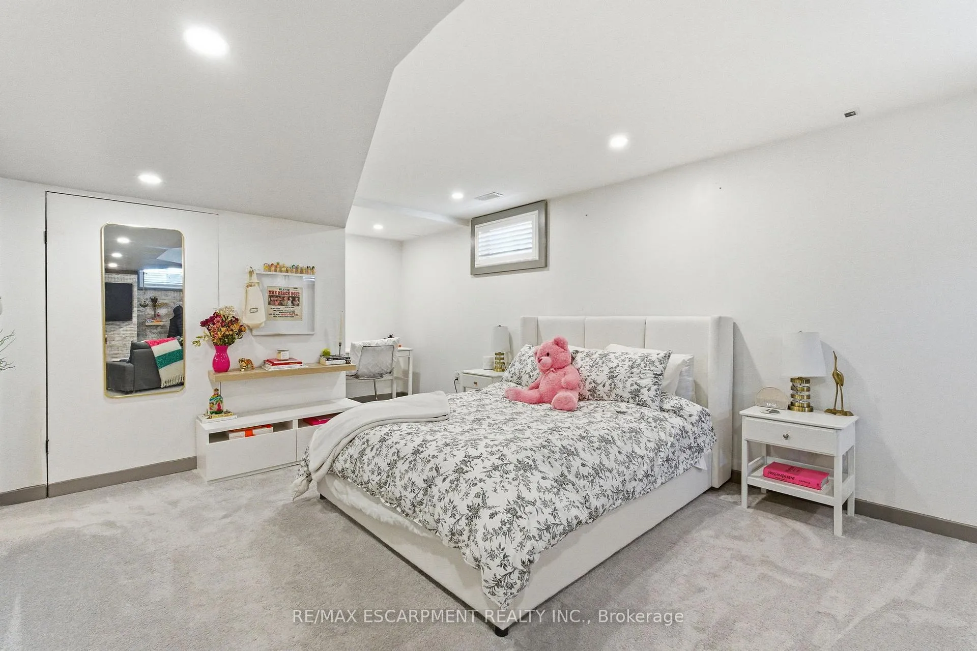 Photo 30 of 10 Rockhaven Lane, Hamilton, Waterdown — HOMEH