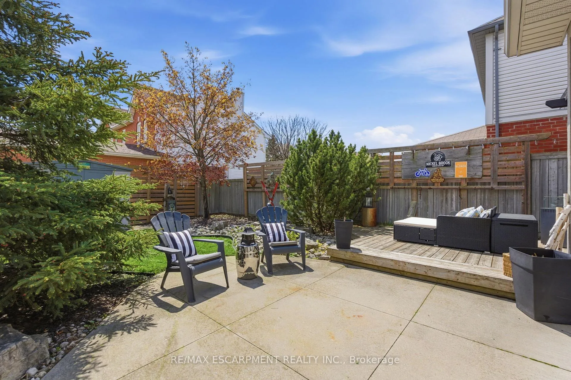 Photo 39 of 10 Rockhaven Lane, Hamilton, Waterdown — HOMEH