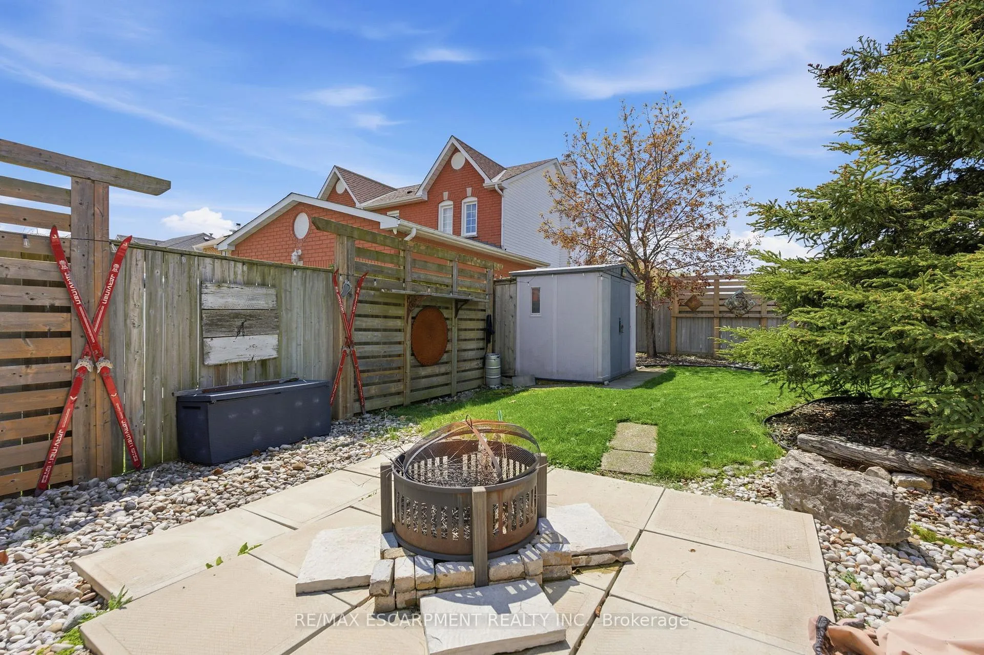 Photo 41 of 10 Rockhaven Lane, Hamilton, Waterdown — HOMEH