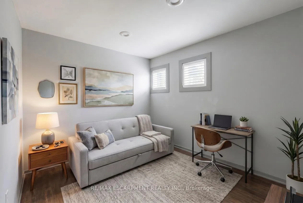 Photo 16 of 10 Rockhaven Lane, Hamilton, Waterdown — HOMEH