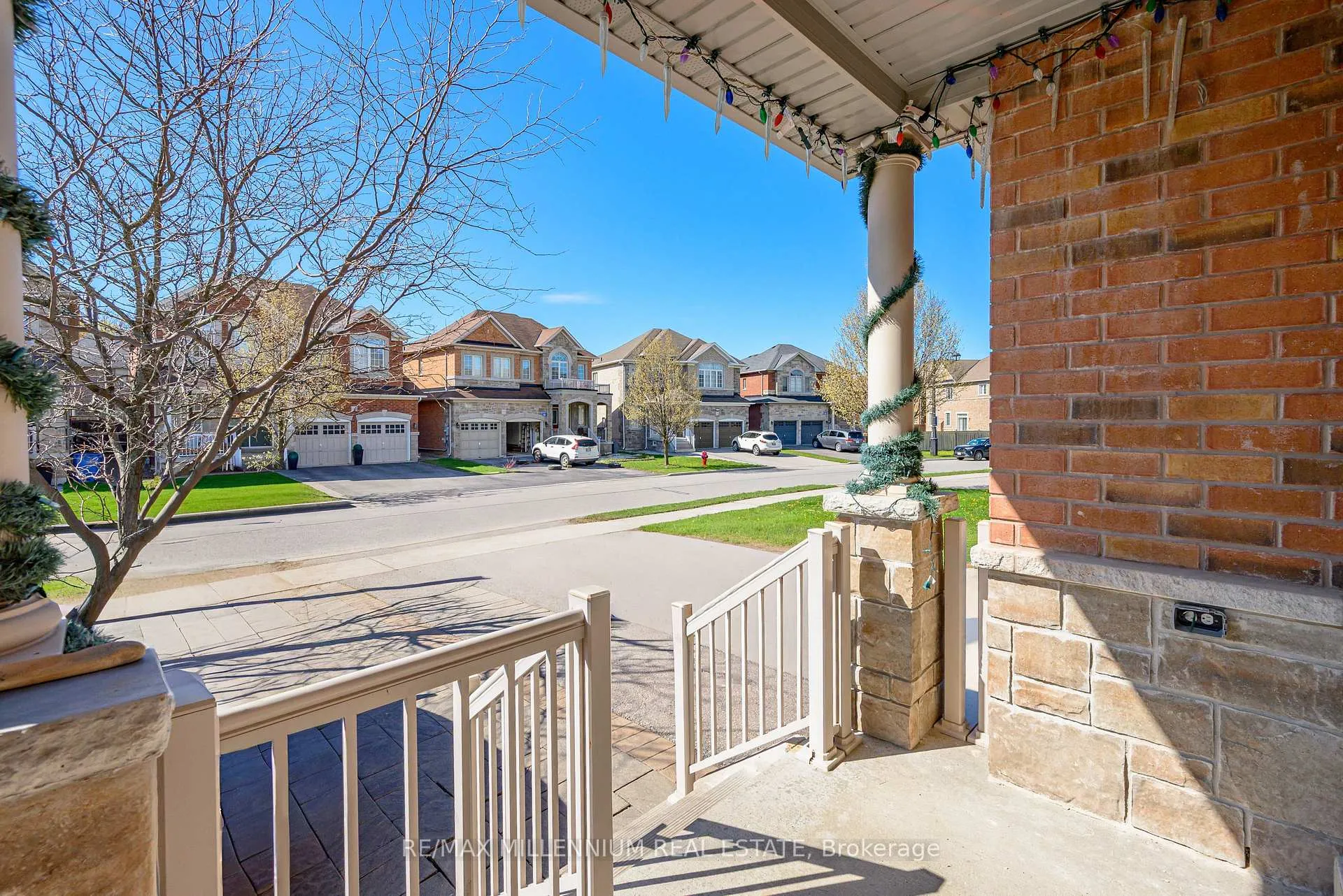 Photo 4 of 1211 Mccron Crescent, Newmarket, Stonehaven-Wyndham — HOMEH