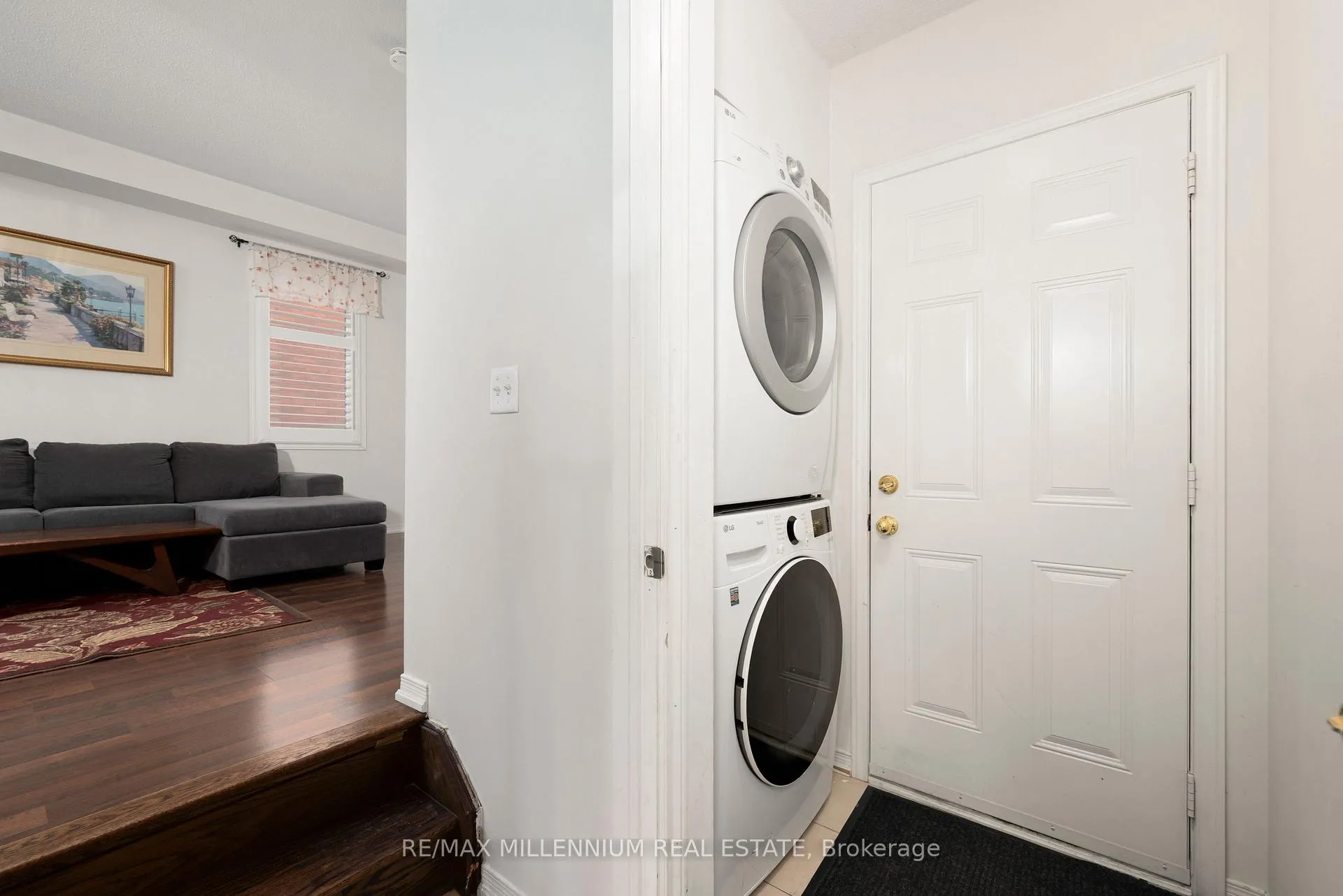 Photo 10 of 1211 Mccron Crescent, Newmarket, Stonehaven-Wyndham — HOMEH
