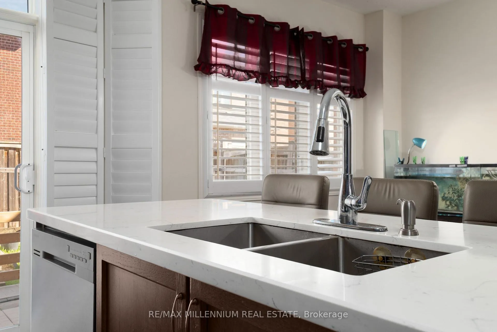 Photo 15 of 1211 Mccron Crescent, Newmarket, Stonehaven-Wyndham — HOMEH