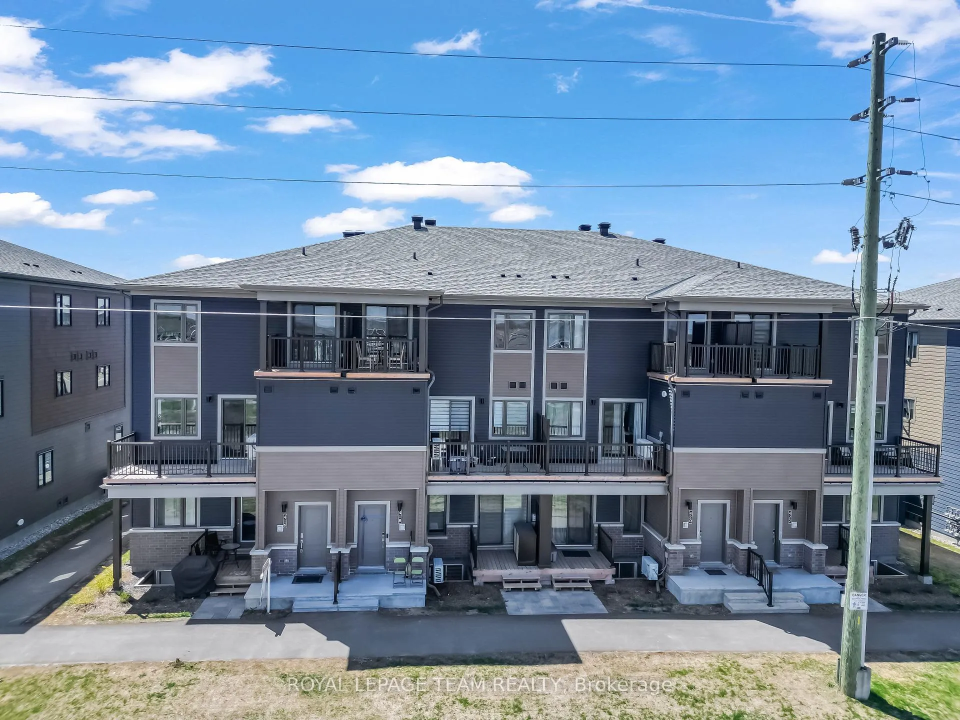 Front of 416 Parnian Private